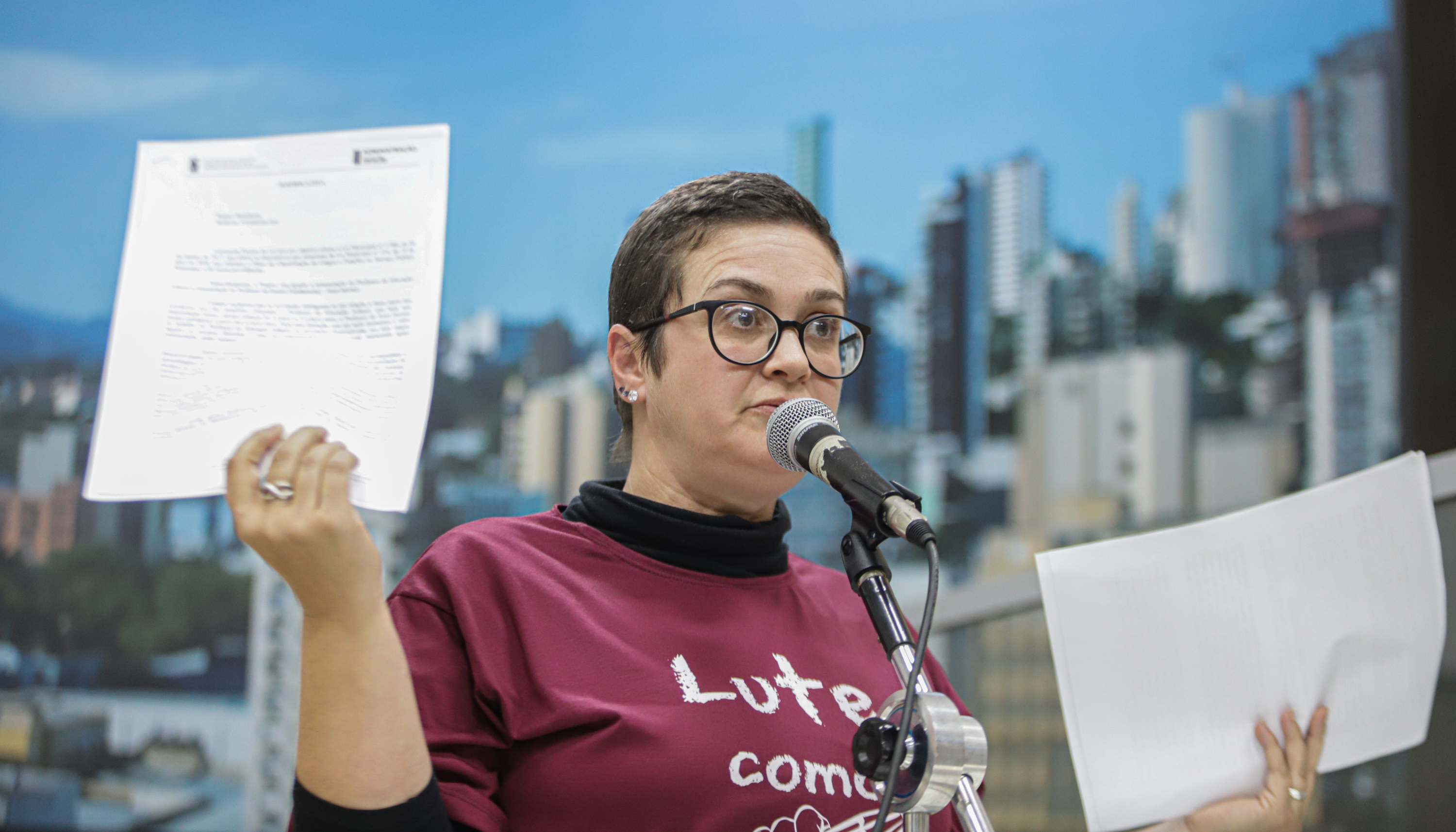 Em vista projeto que equipara gratificações de diretores de escolas municipais