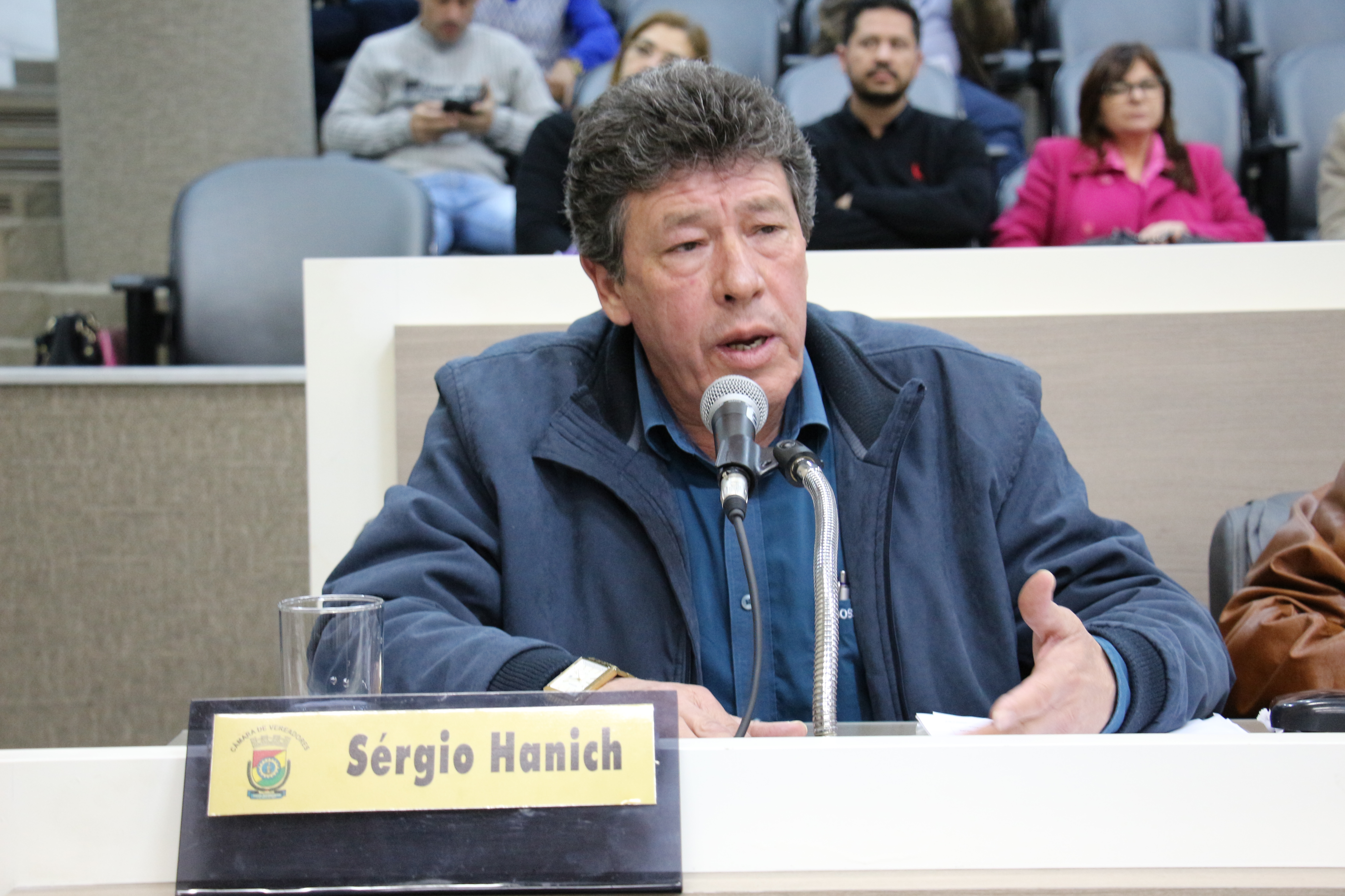 Em vista projetos que alteram cargos e gratificações na Câmara