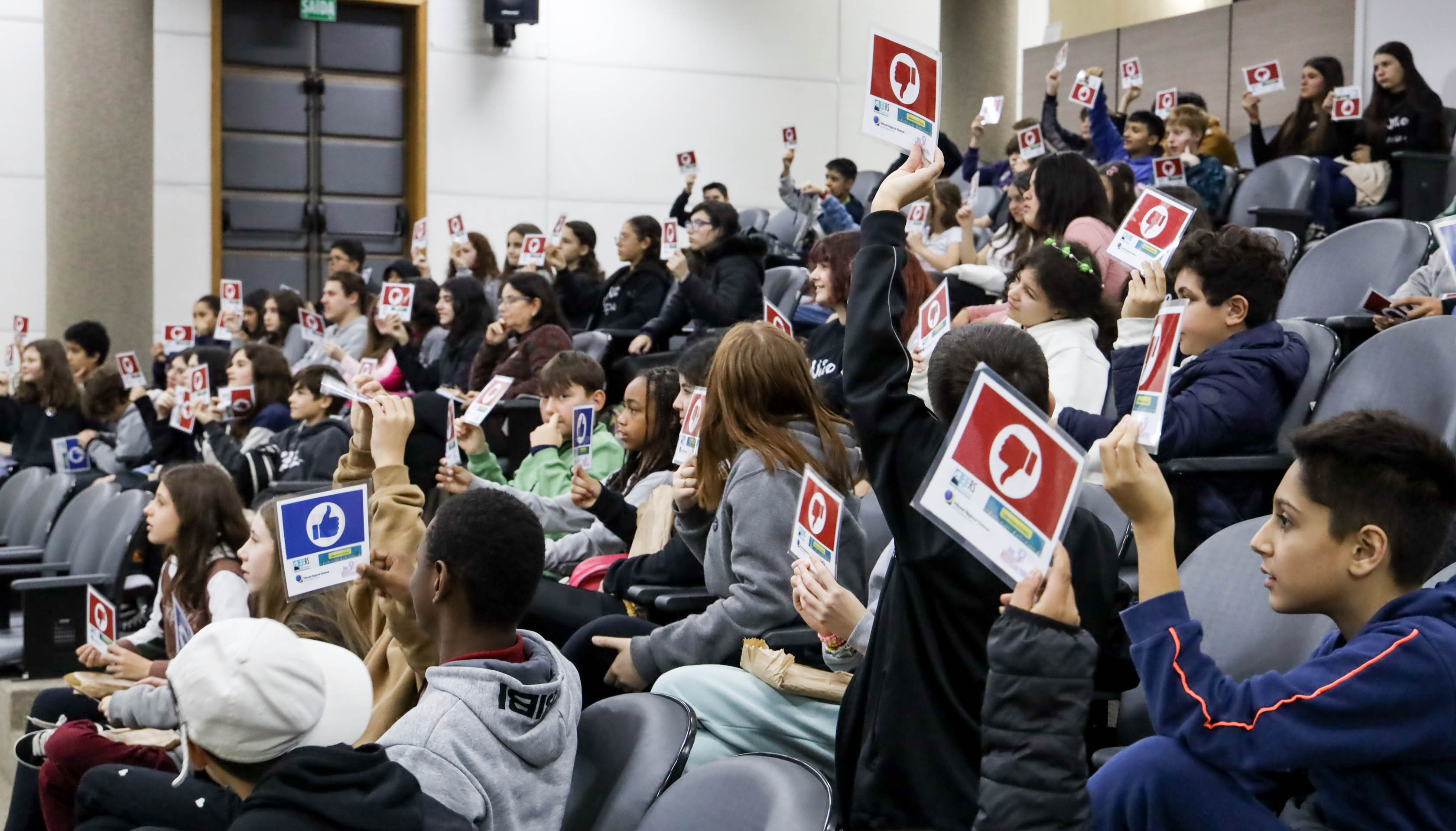 Emeb Nilo Peçanha é a penúltima escola a visitar a Câmara na primeira etapa do Vereador Mirim
