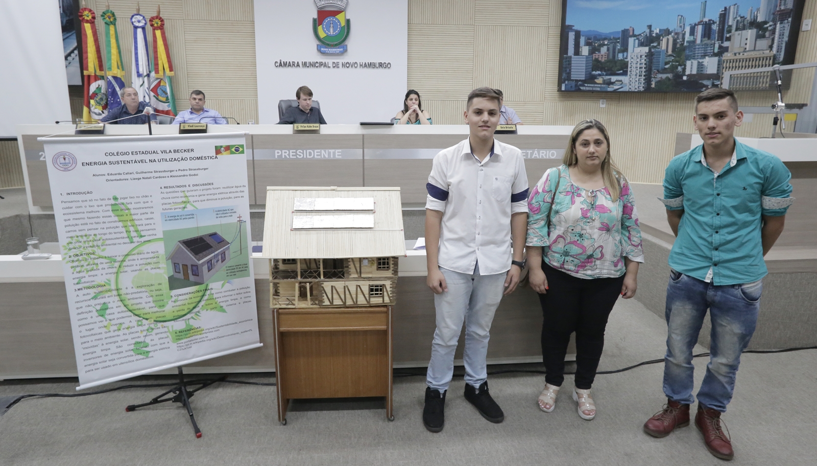 Estudantes apresentam projeto de energia sustentável