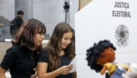 Estudantes da Emeb Padre Reus aprendem sobre cidadania e participação política em palestra do Vereador Mirim
