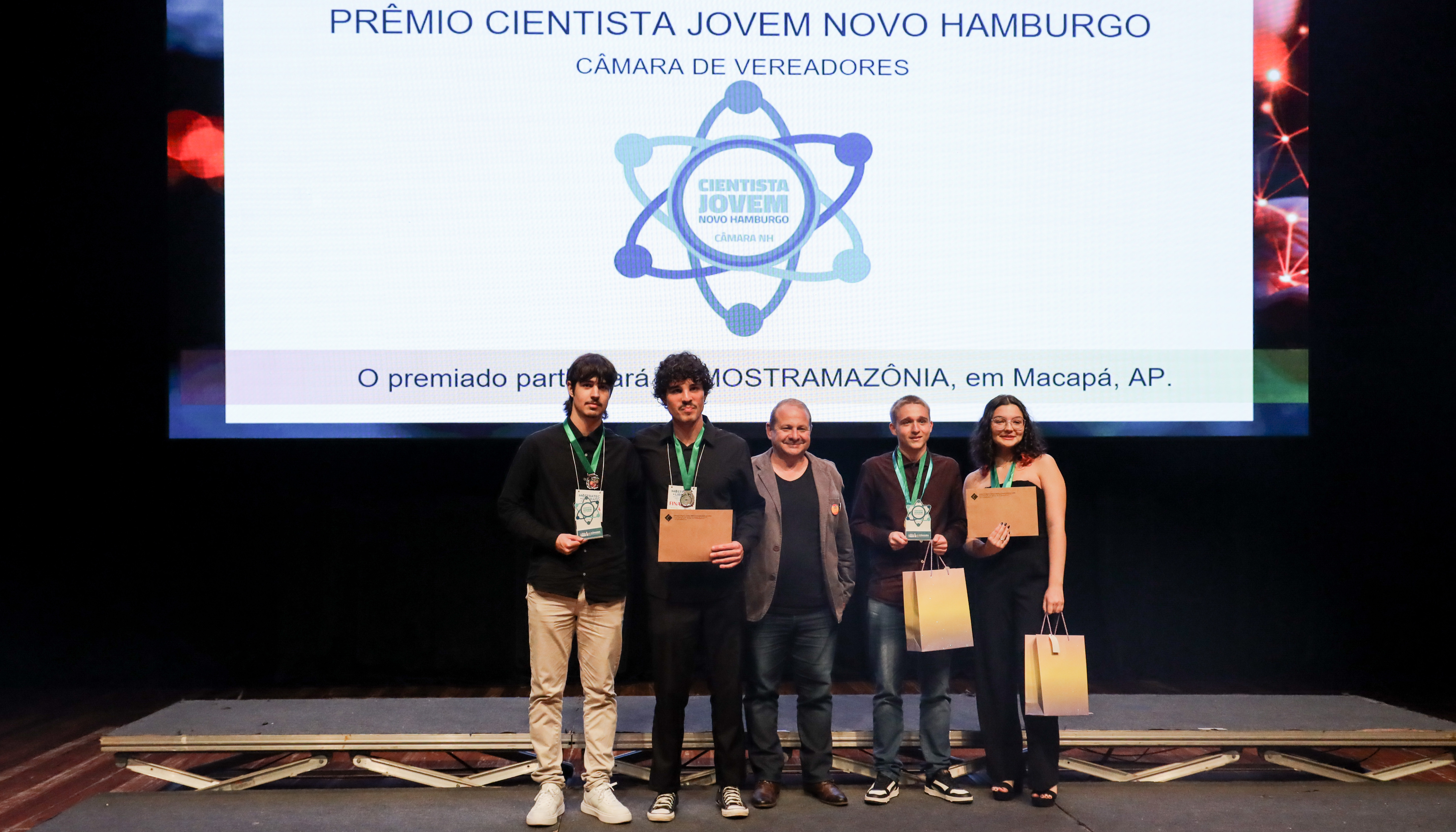 Estudantes da Fundação Liberato recebem Prêmio Cientista Jovem de Novo Hamburgo