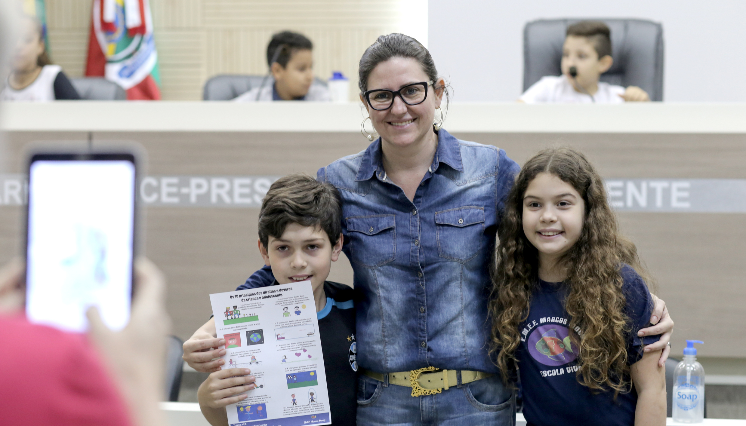 Estudantes da Marcos Moog visitam o Legislativo