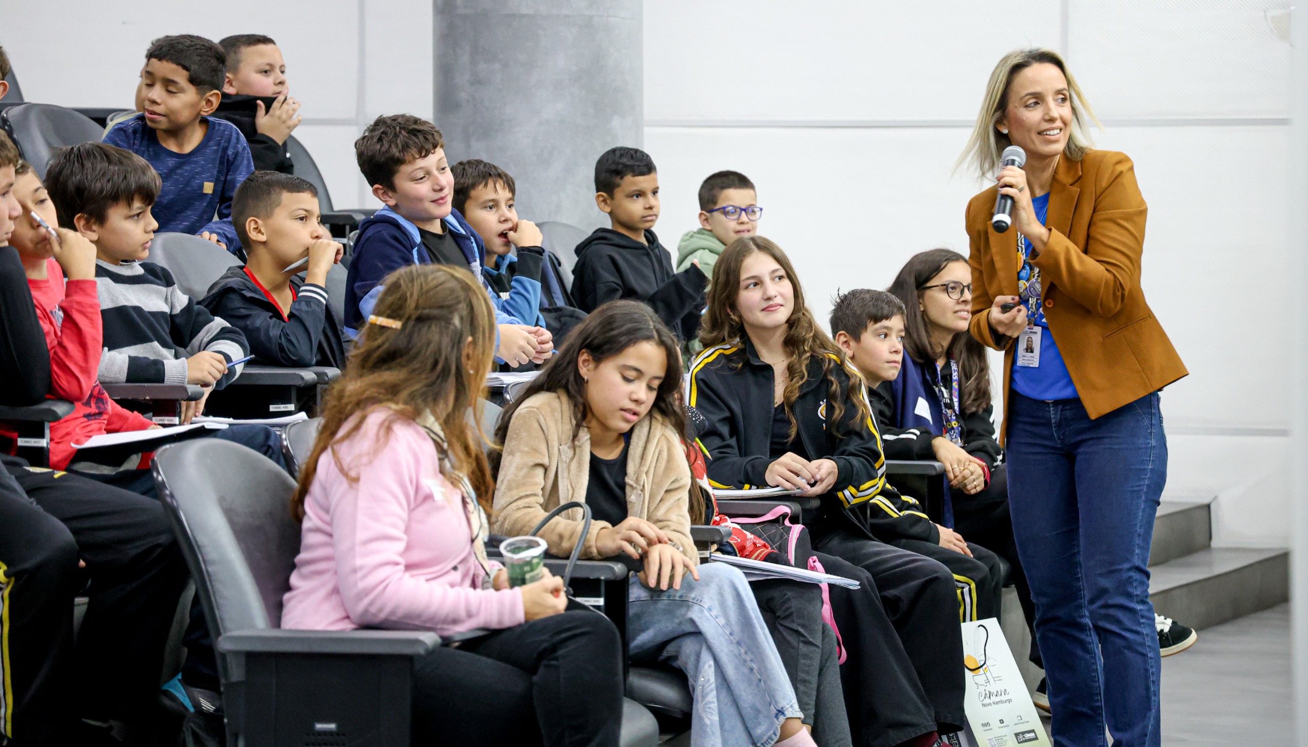 Estudantes da Emeb São João participam de palestra do Projeto Vereador Mirim