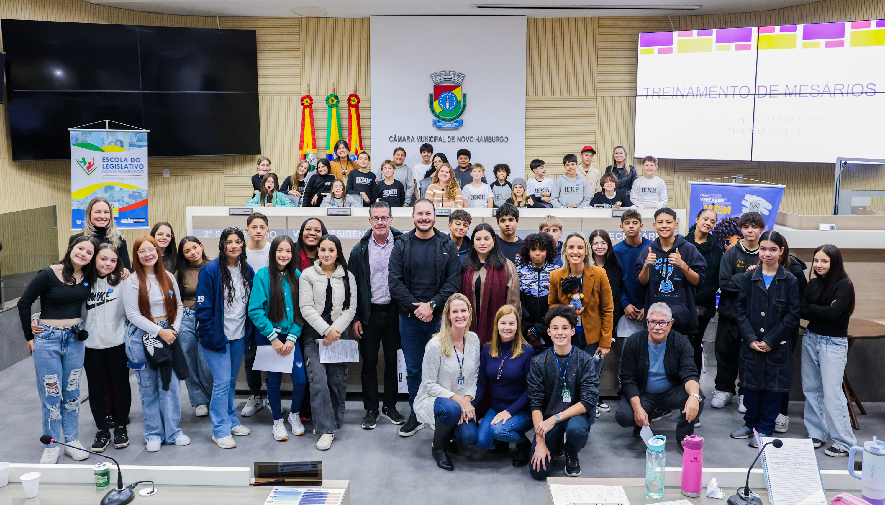 Estudantes participam de capacitação para atuar como mesários no Projeto Vereador Mirim 2026