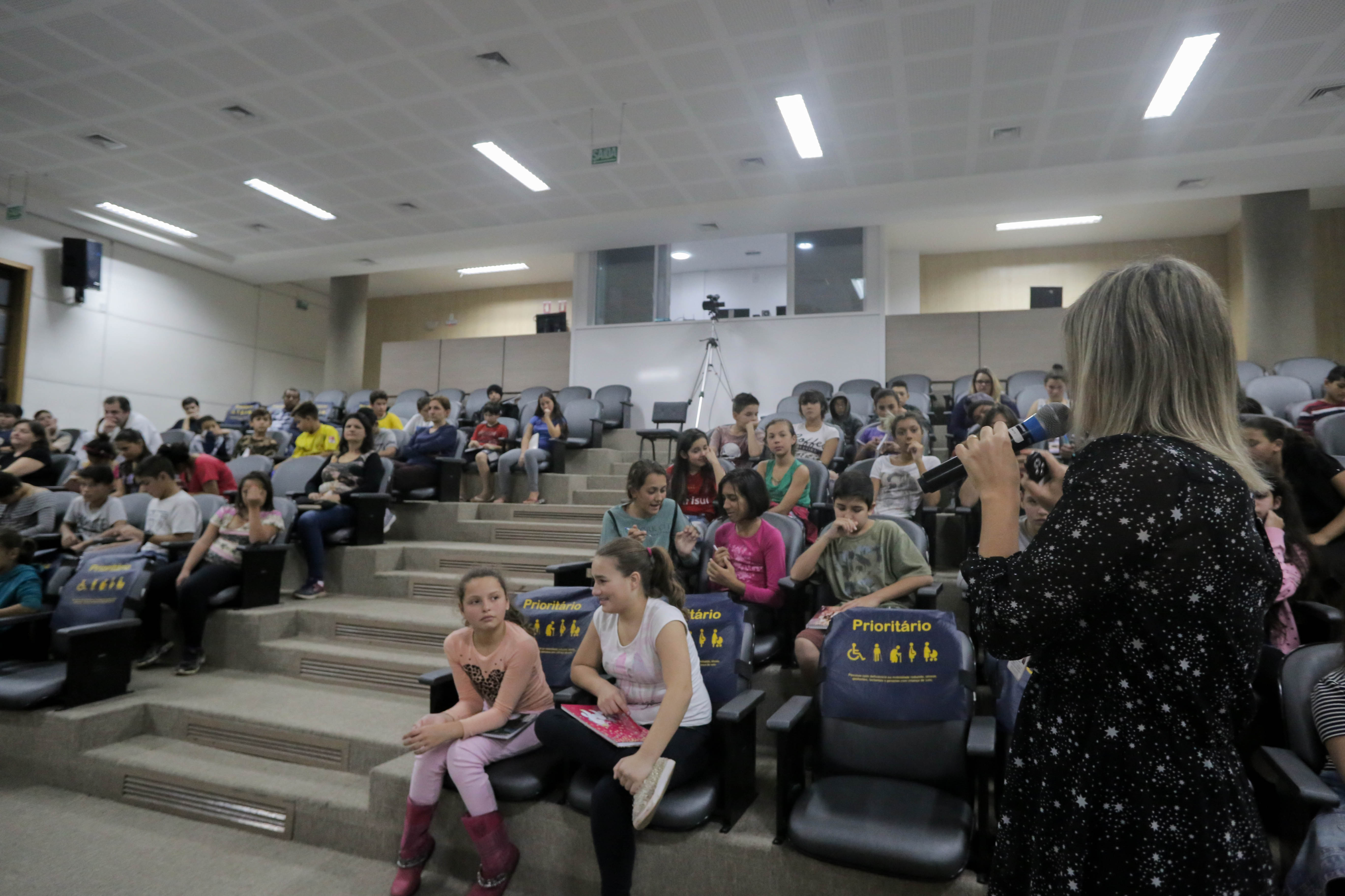 Estudantes se familiarizam com os conceitos de cidadania e política em palestra do Vereador Mirim