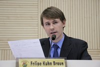 Felipe já está acordado e respira sem auxílio de aparelhos