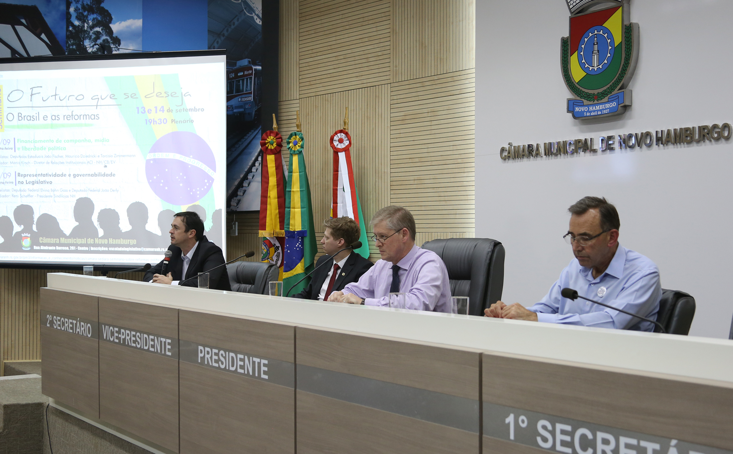 Reforma eleitoral e financiamento de campanha foram os temas mais debatidos no primeiro dia do Seminário sobre reformas políticas na Câmara