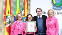 Grupo Amigas de Mãos Dadas celebra 20 anos de acolhimento e esperança em homenagem da Câmara