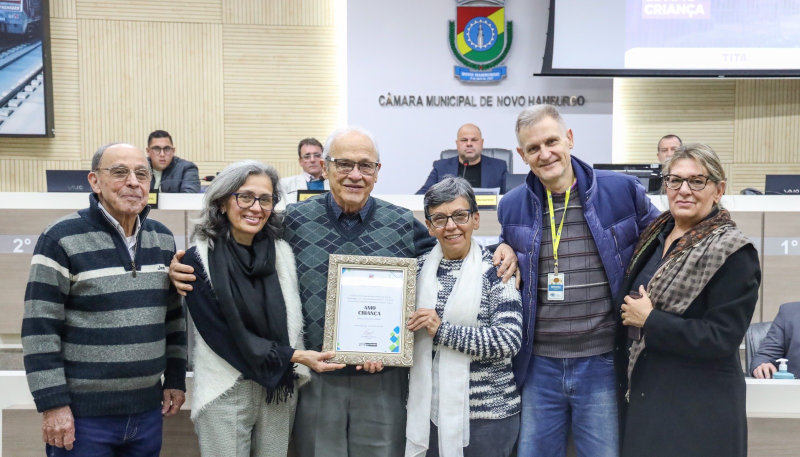 Homenagem da Câmara dá sequência às comemorações de 25 anos da AMO Criança