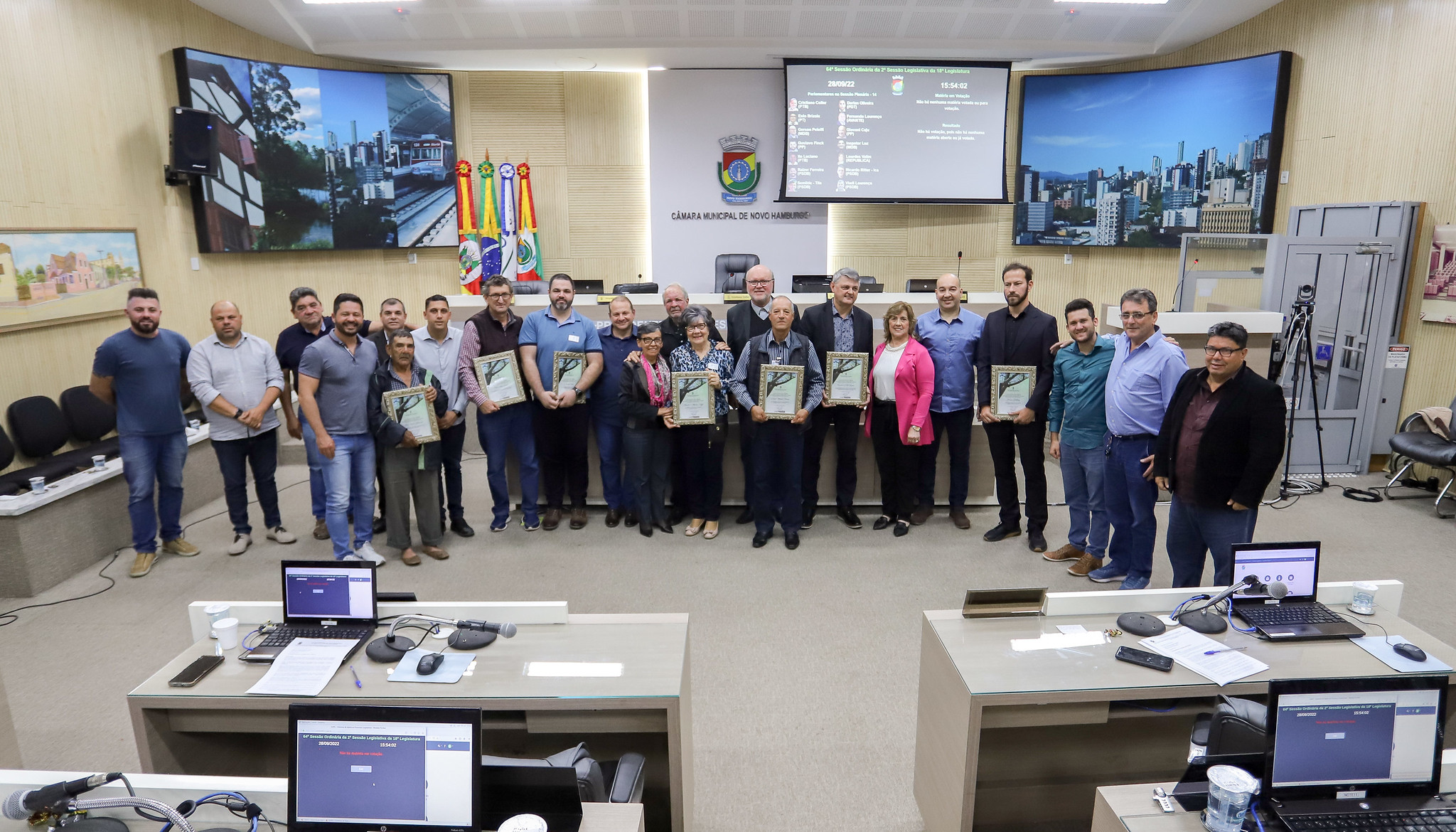 Legislativo homenageia cidadãos e entidades pela manutenção de espaços públicos