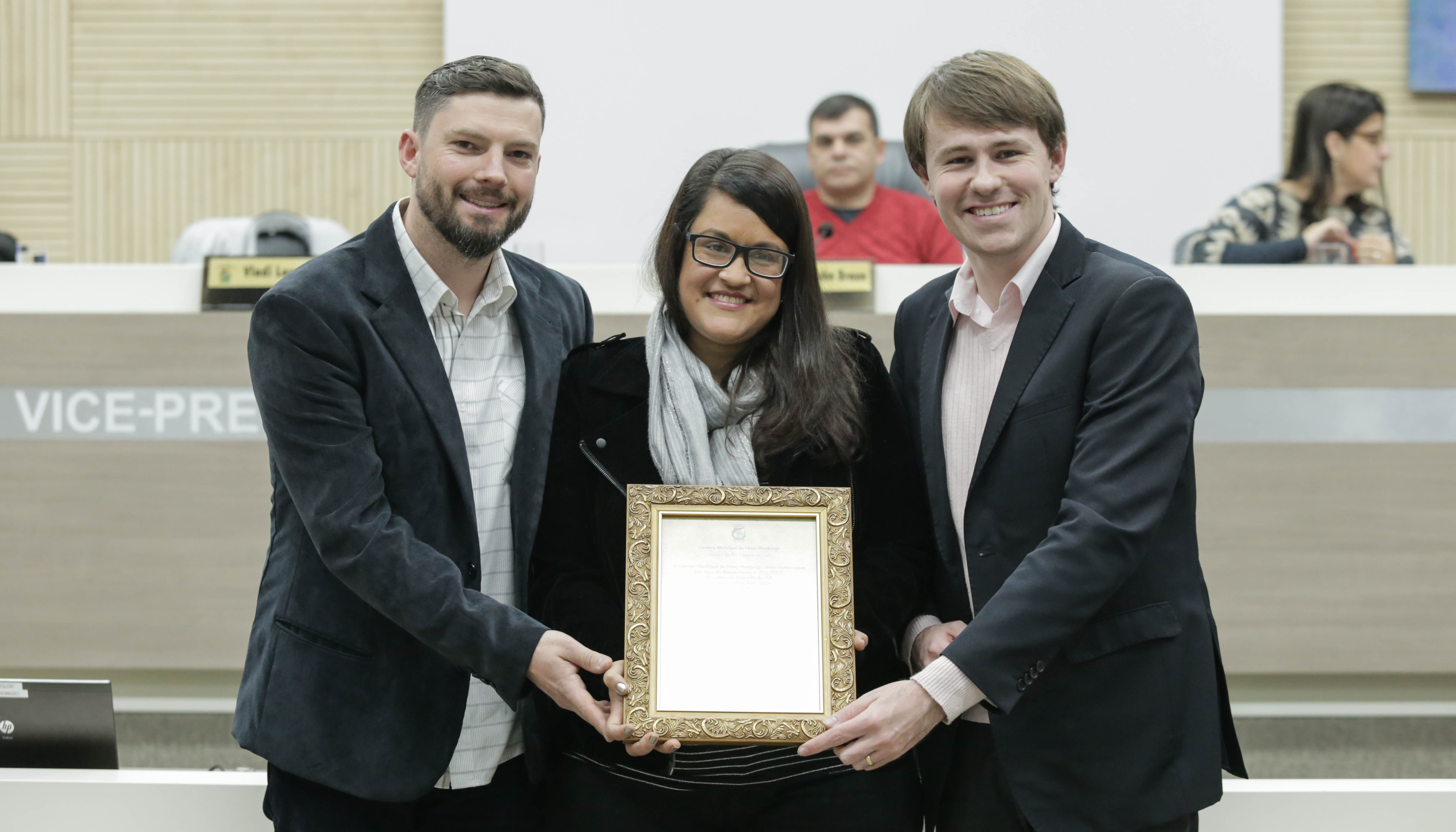 Legislativo homenageia os 10 anos da Escola de Música Efraim