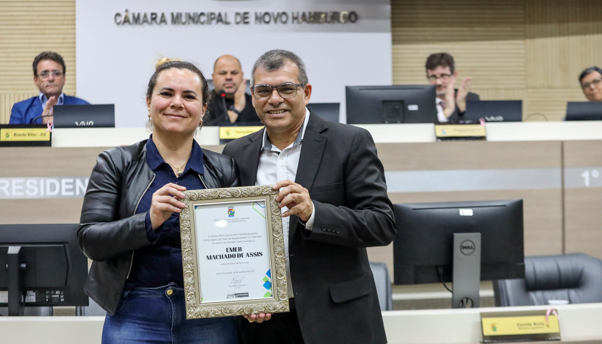 Legislativo presta homenagem aos 35 anos da escola Machado de Assis