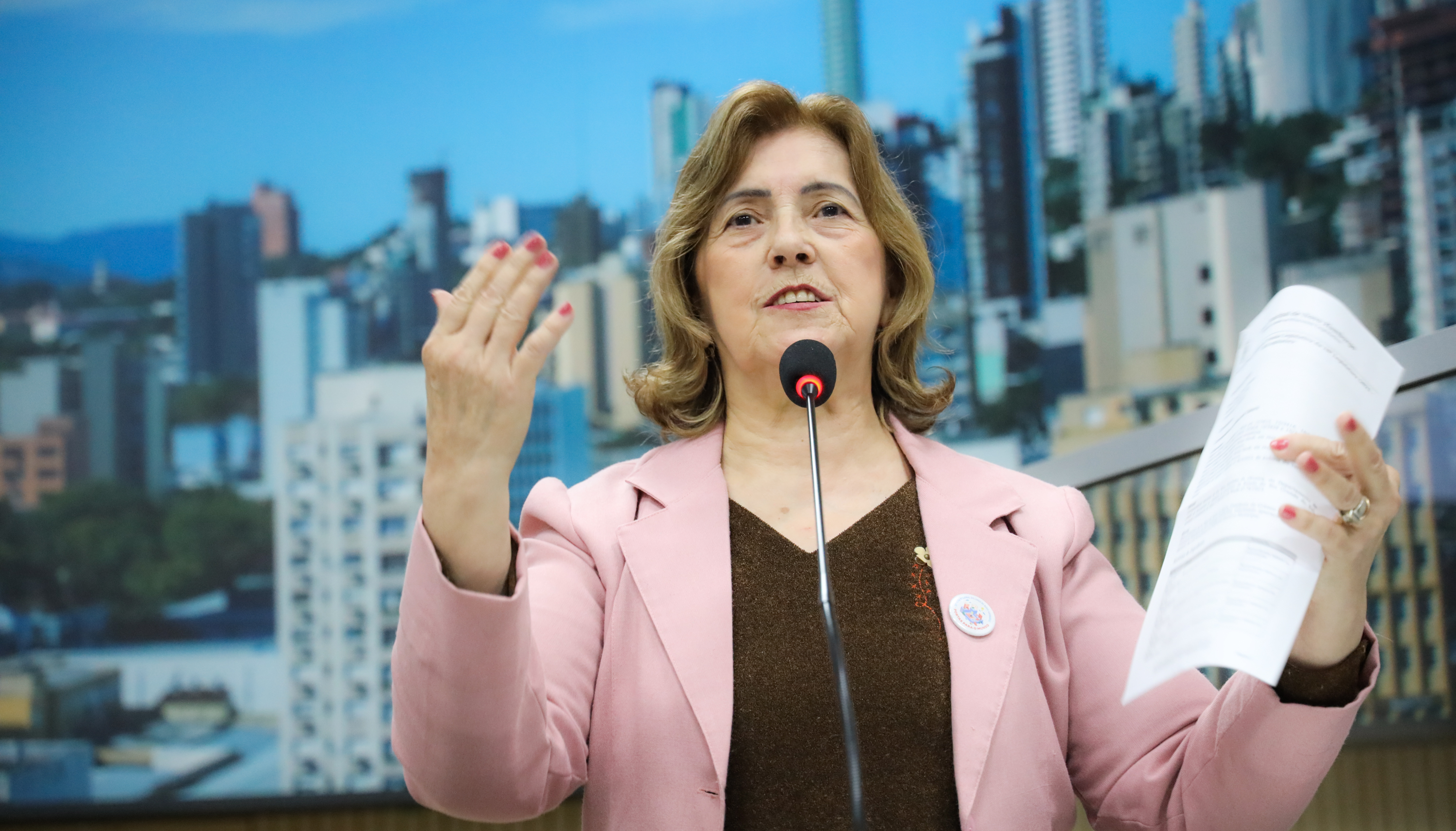 Legislativo presta reconhecimento à Liga Feminina de Combate ao Câncer