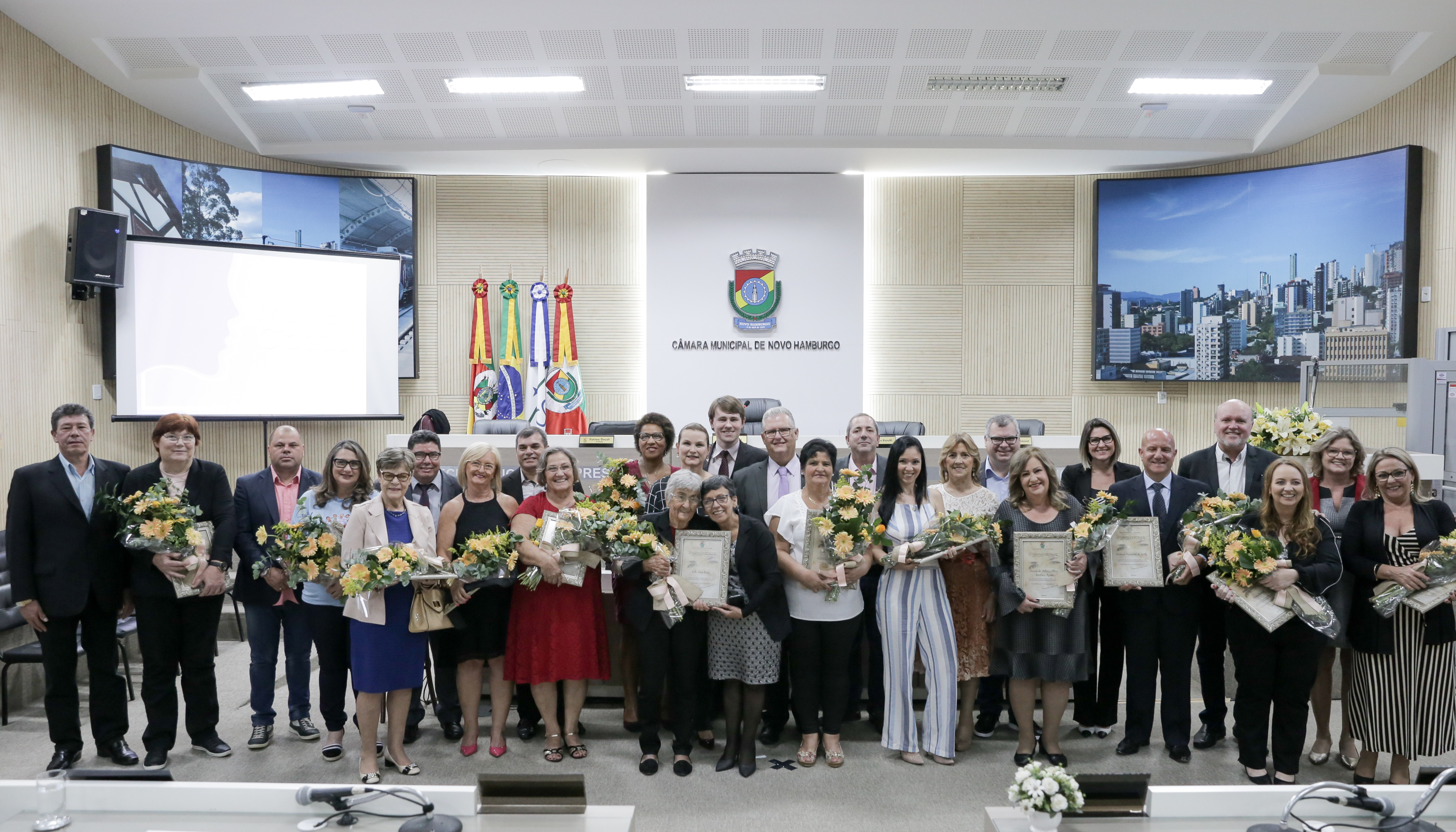 Legislativo reconhece mulheres que se destacaram em Novo Hamburgo