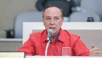 Luiz Carlos Schenlrte participa da sessão desta segunda-feira
