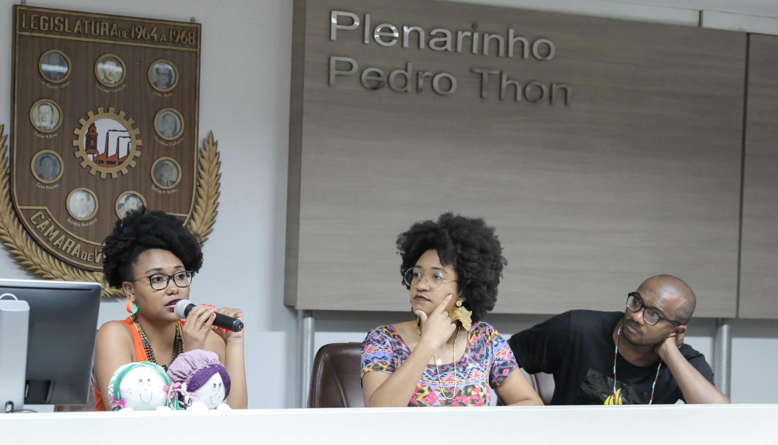Luta por reconhecimento e combate ao racismo pautam roda de conversa no Legislativo