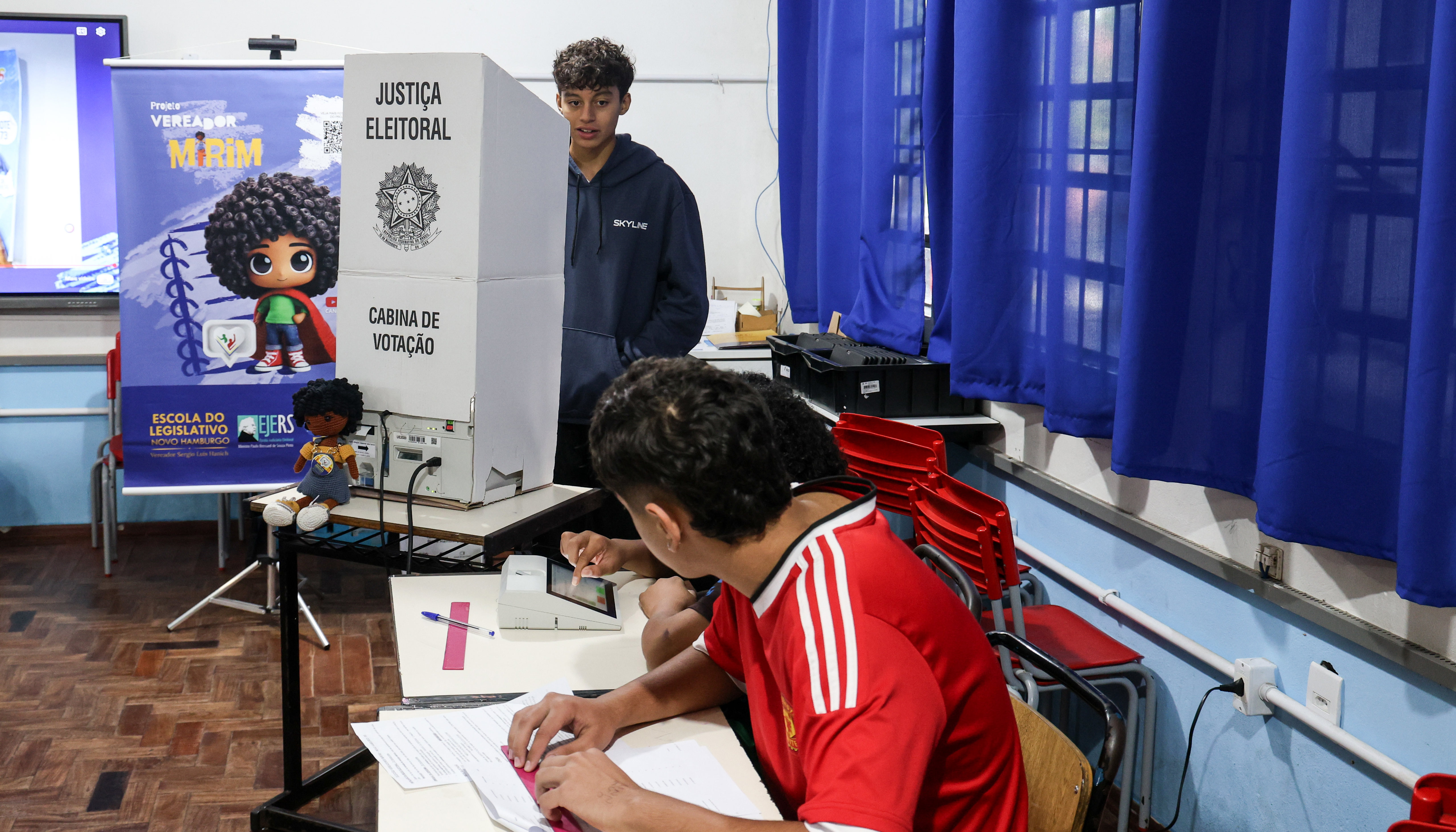 Mais de 2 mil estudantes participam das eleições do Vereador Mirim 