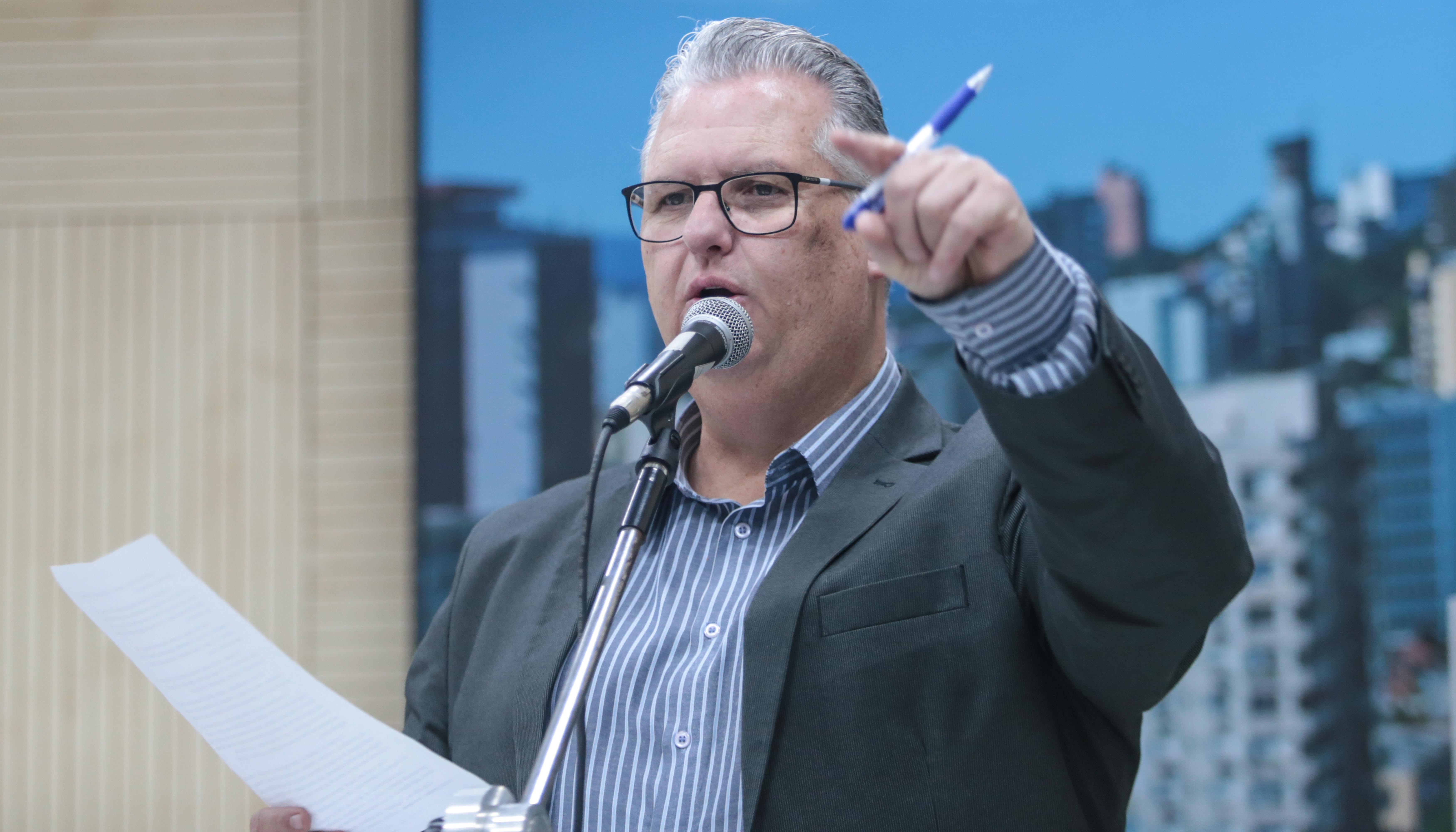 Moção manifesta repúdio à aprovação do fundão eleitoral