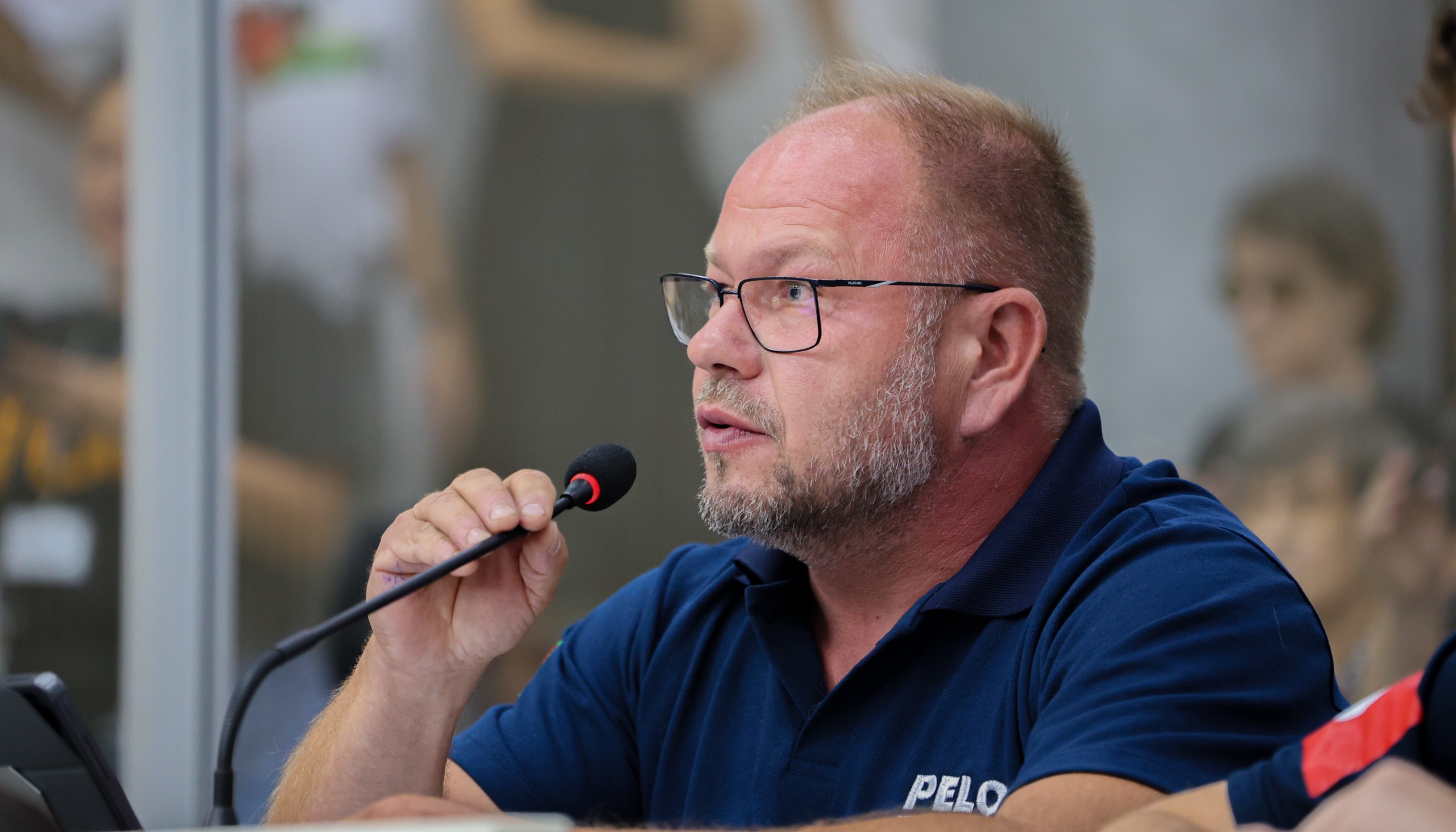 Moção repudia fala do escritor Eduardo Bueno sobre direito de evangélicos ao voto