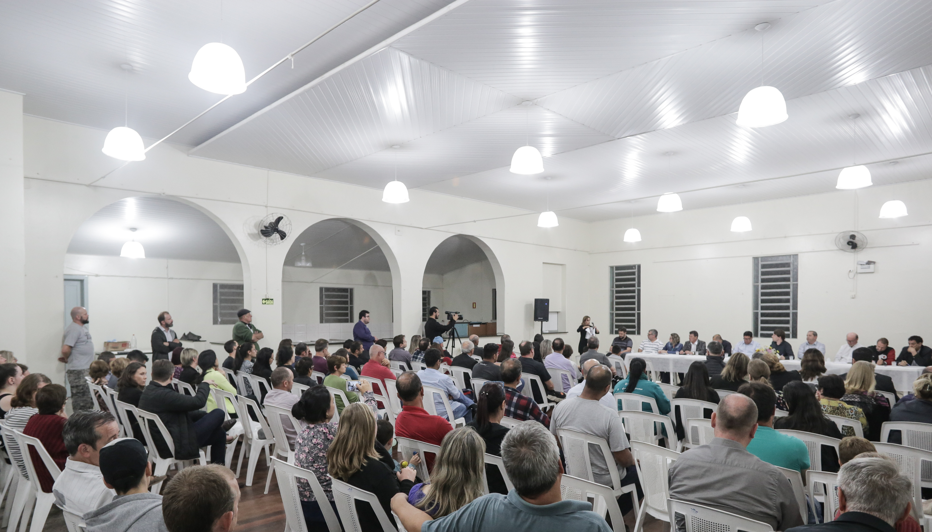Moradores de Lomba Grande fazem reivindicações em sessão comunitária