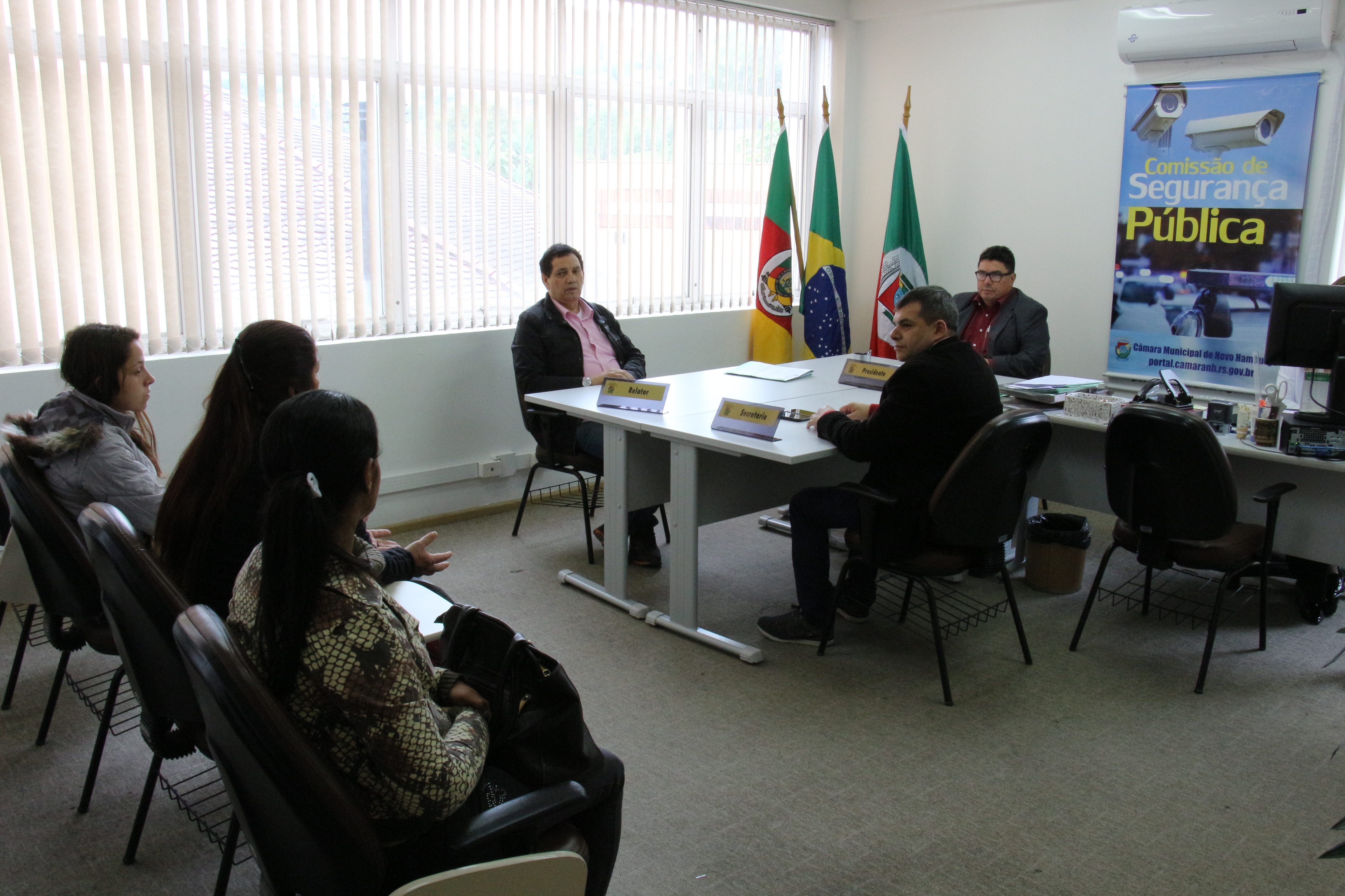 Moradores do Kephas divulgam manifesto por segurança na EEEF Kurt Walzer