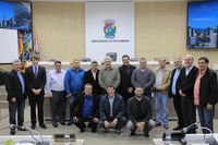 O servidor Nilo Lobo é homenageado pelos 17 anos de atividades na Câmara