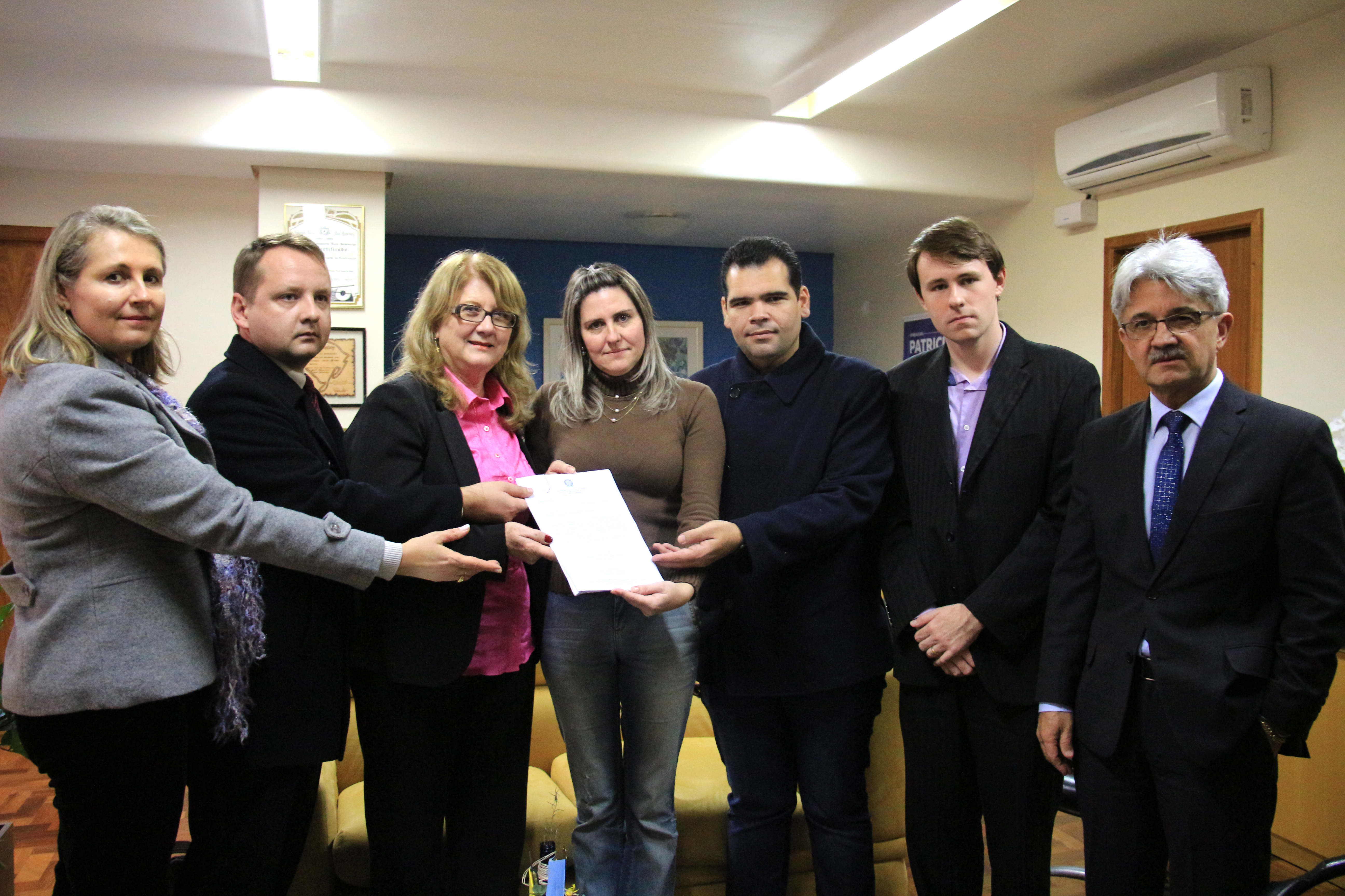 OAB/NH entrega para o Legislativo hamburguense petição com pedido de impeachment de Temer 