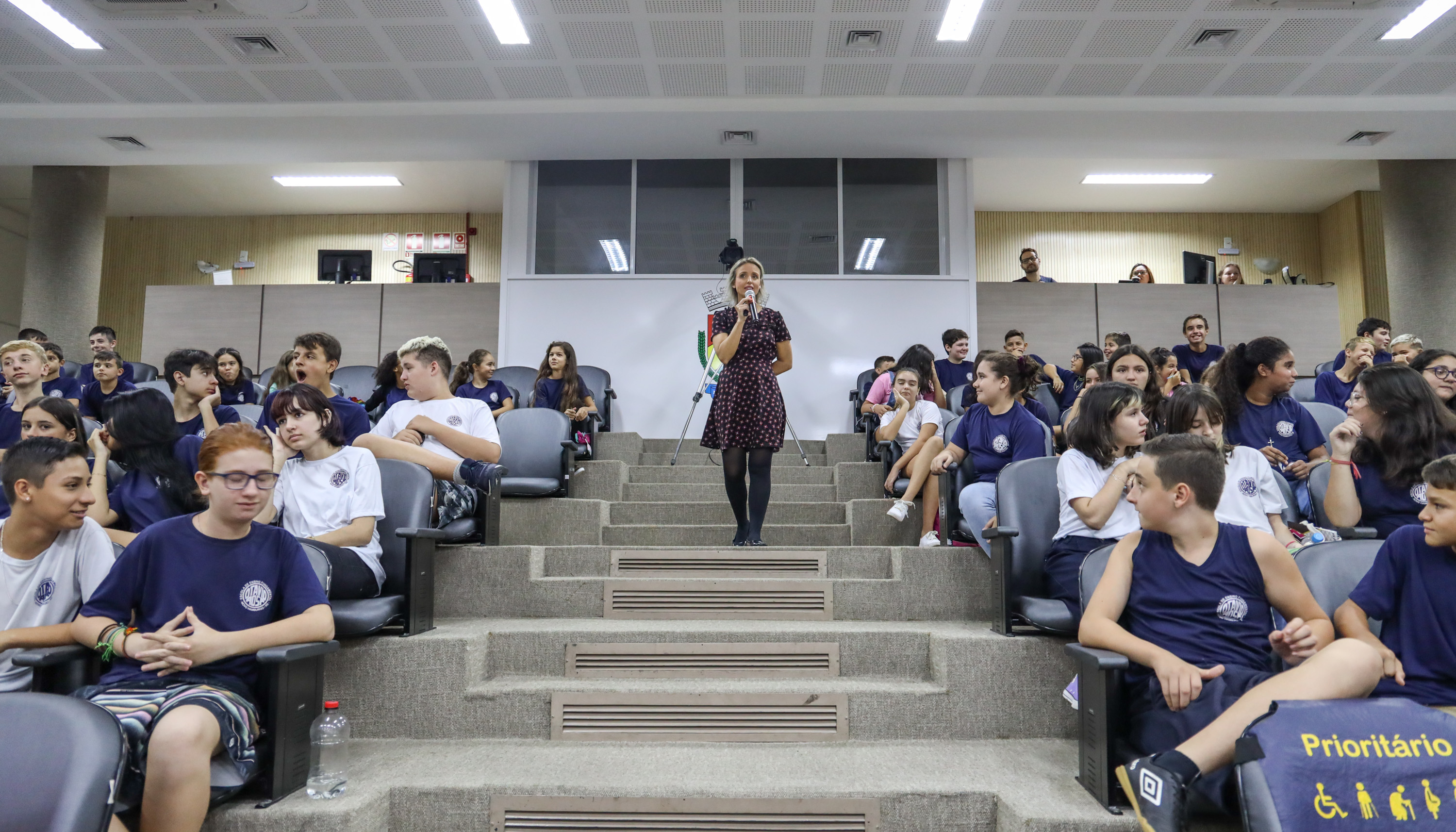 Olhos curiosos e atentos de 80 alunos acompanham o retorno do Projeto Vereador Mirim da Câmara