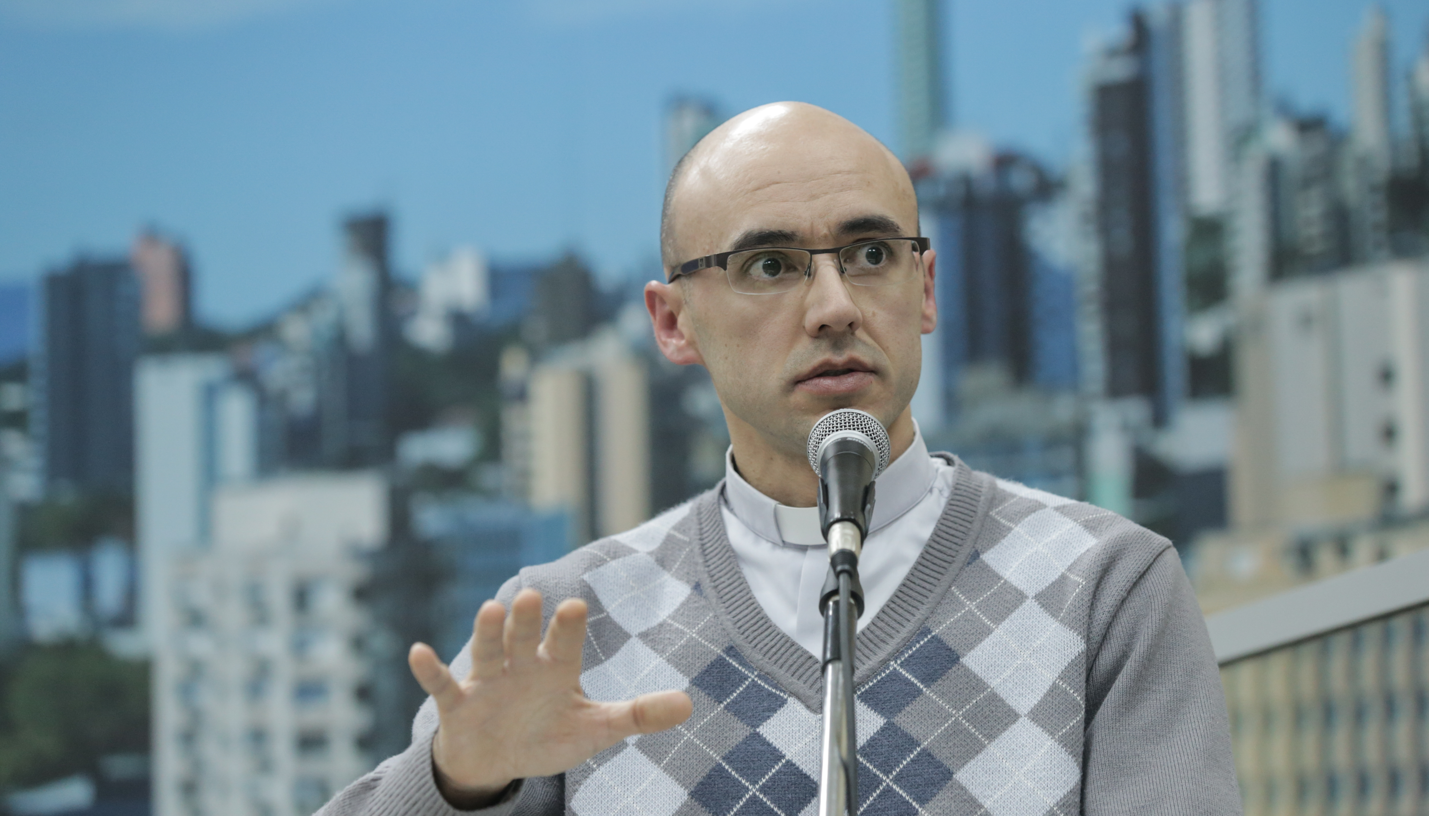 Padre critica posição do Supremo ao realizar audiência pública sobre descriminalização do aborto