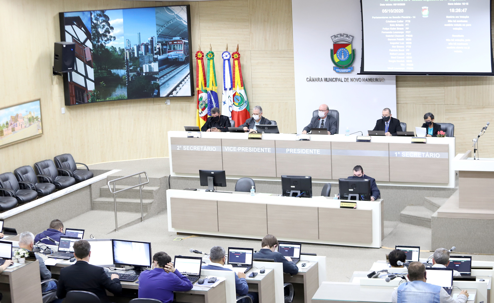 Painel de votação eletrônica completa um ano de implantação