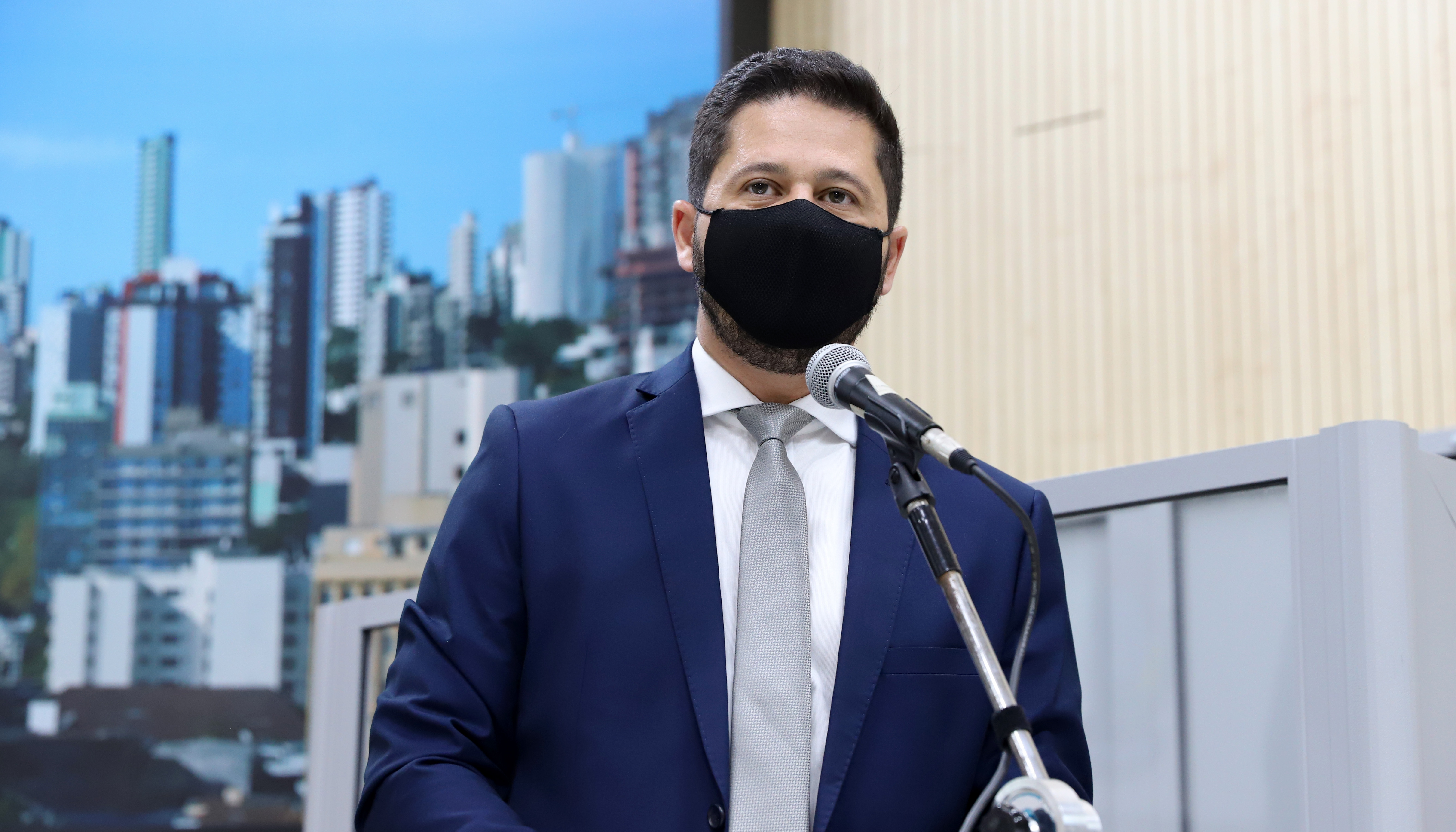 Permissão para idosos e gestantes desembarcarem fora dos pontos de ônibus será avaliada pela prefeita