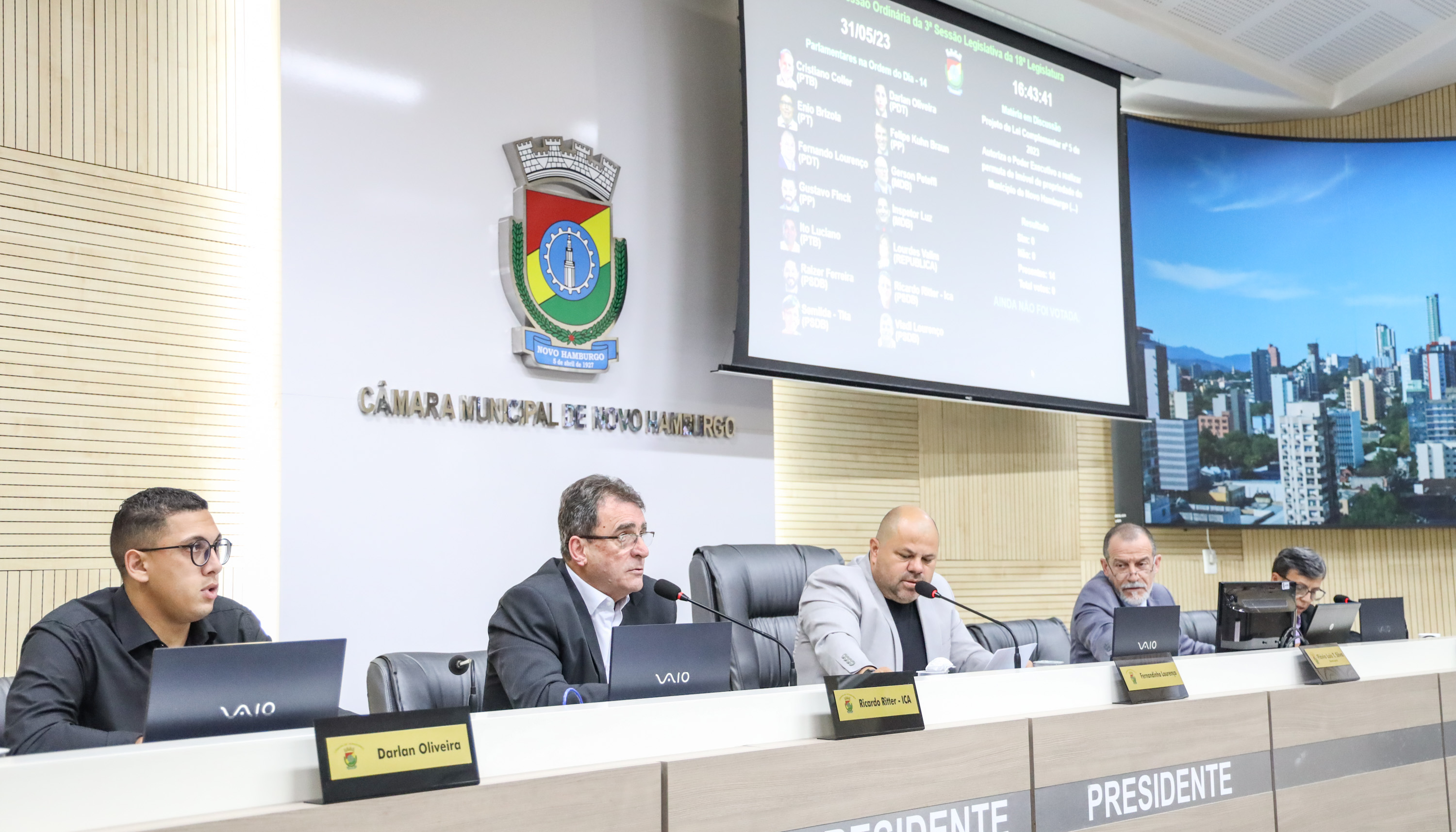 Permuta de terrenos que garante prolongamento de rua no bairro Operário recebe pedido de vista