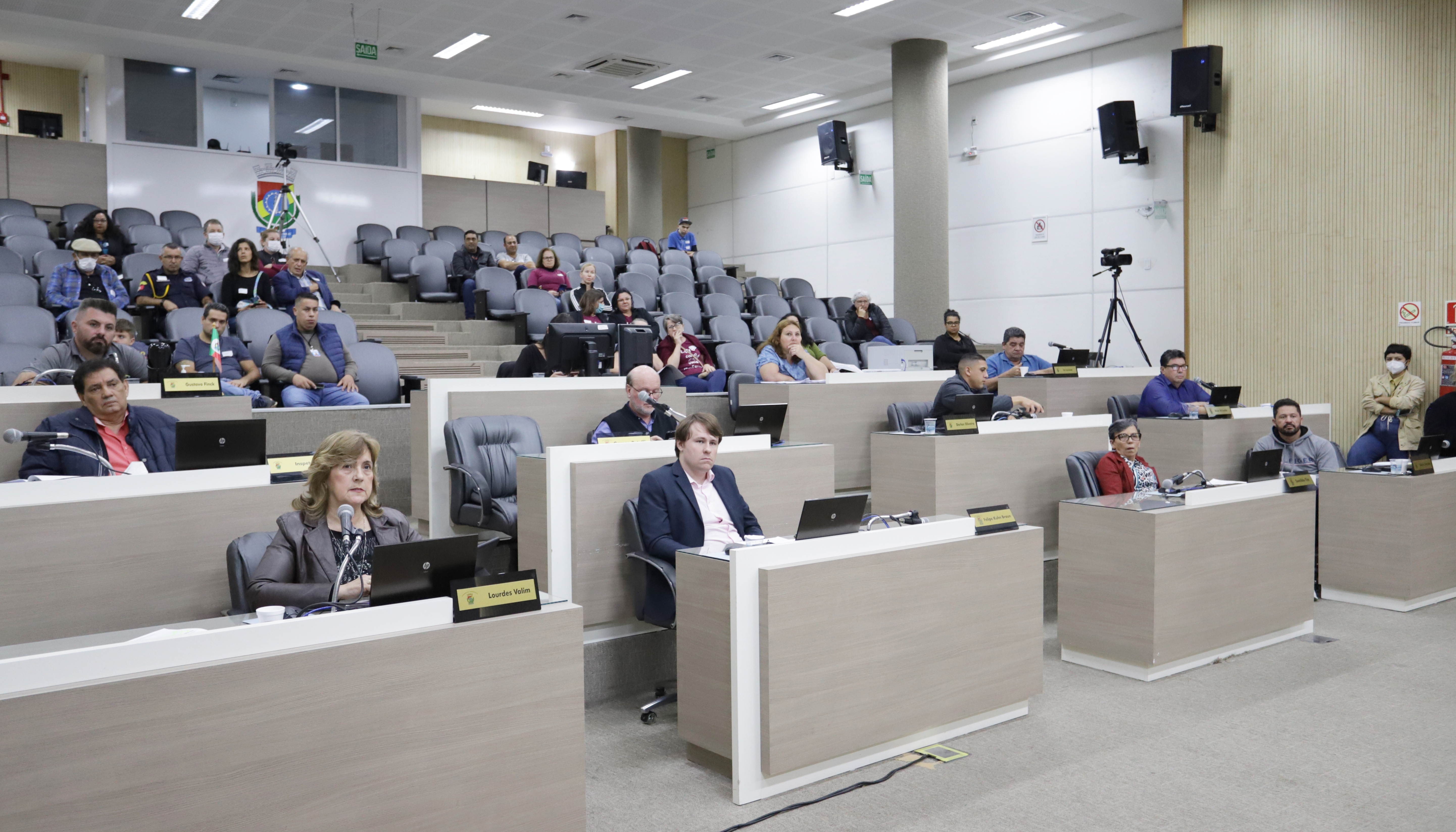 Plenário aprova projeto que proíbe manutenção de animais em correntes