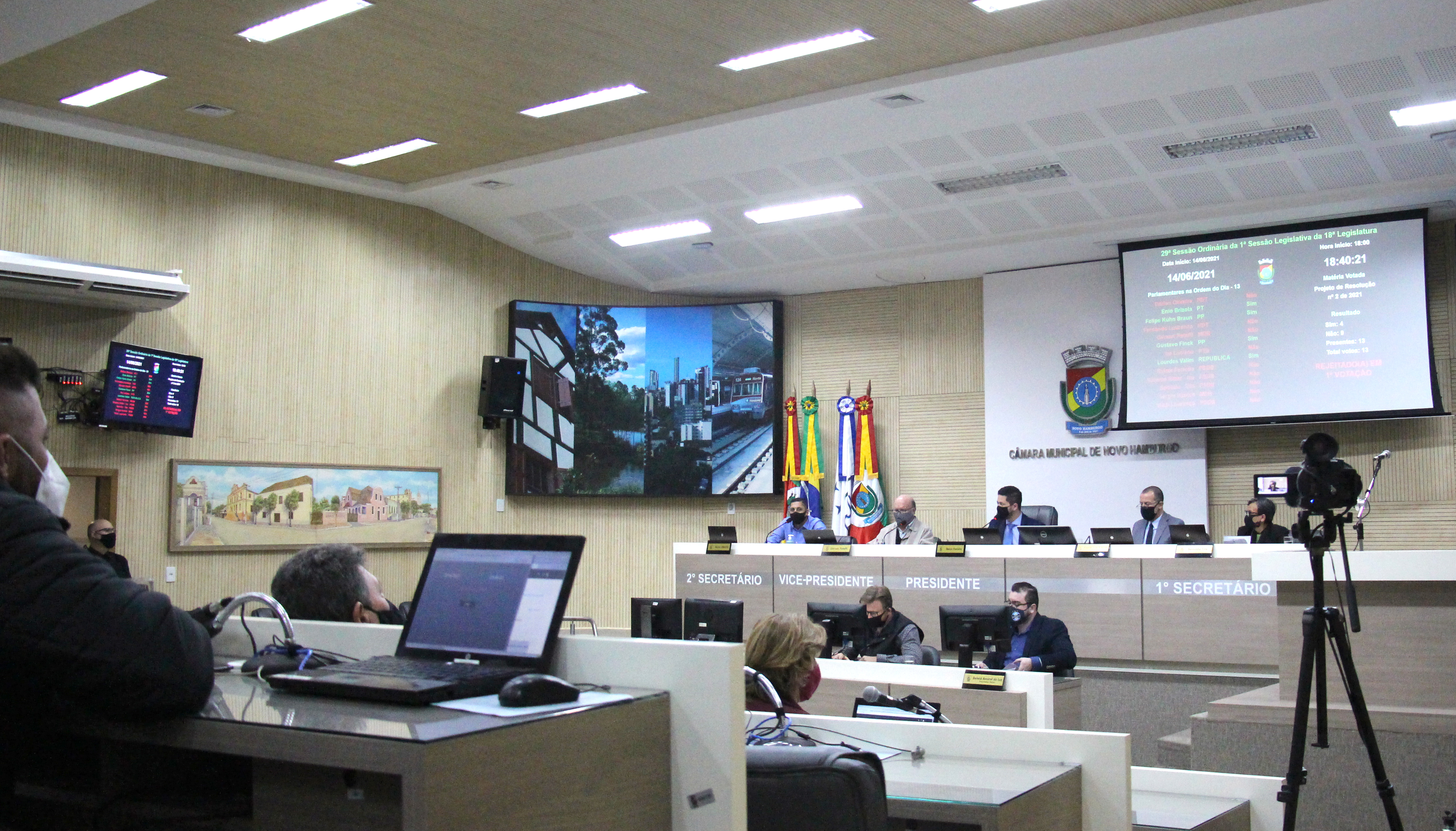 Plenário rejeita proposta que possibilita a vereadores presidirem mais de uma comissão especial