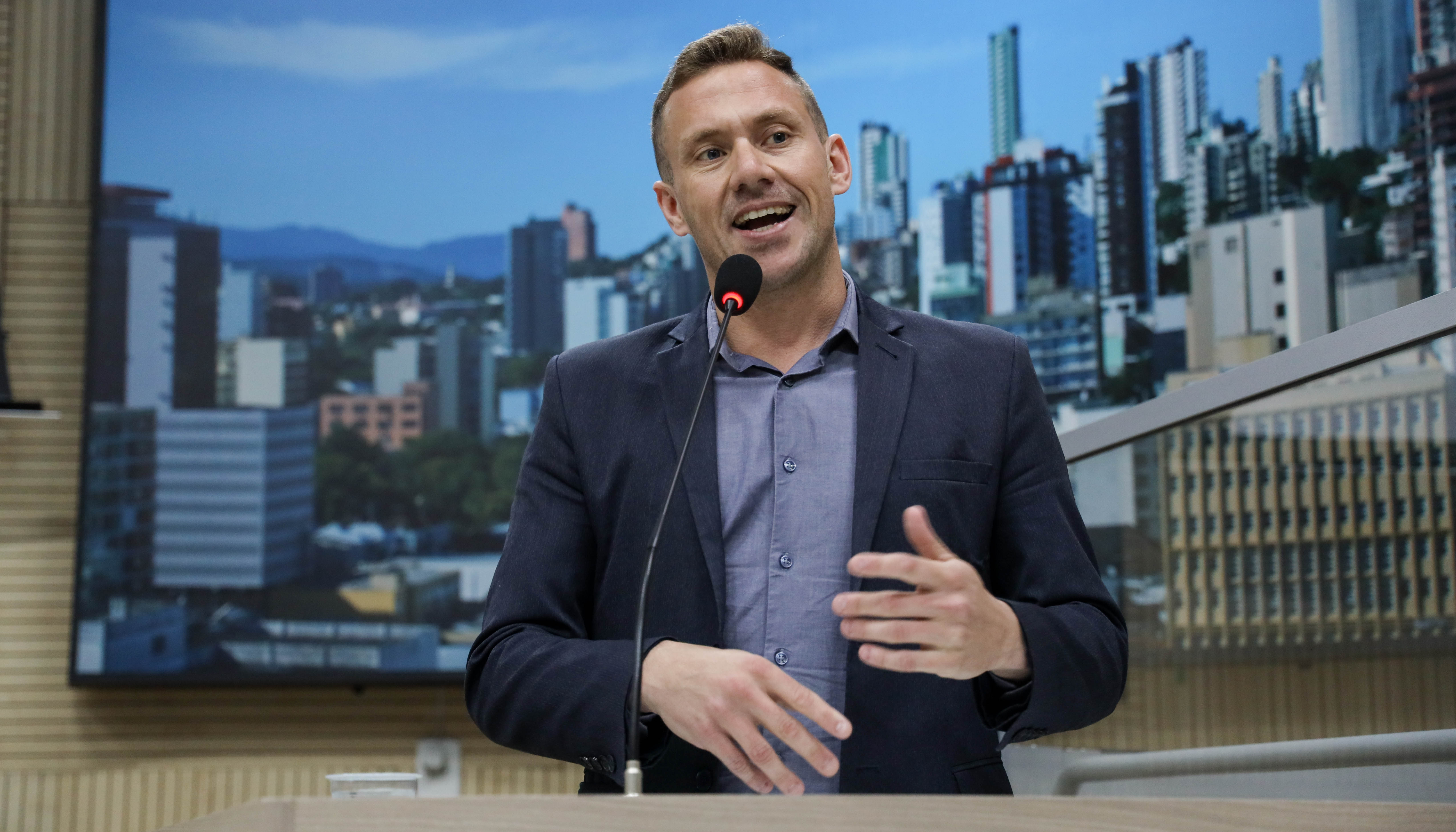 Prefeito de Parobé explica implantação do programa Tarifa Zero no transporte coletivo