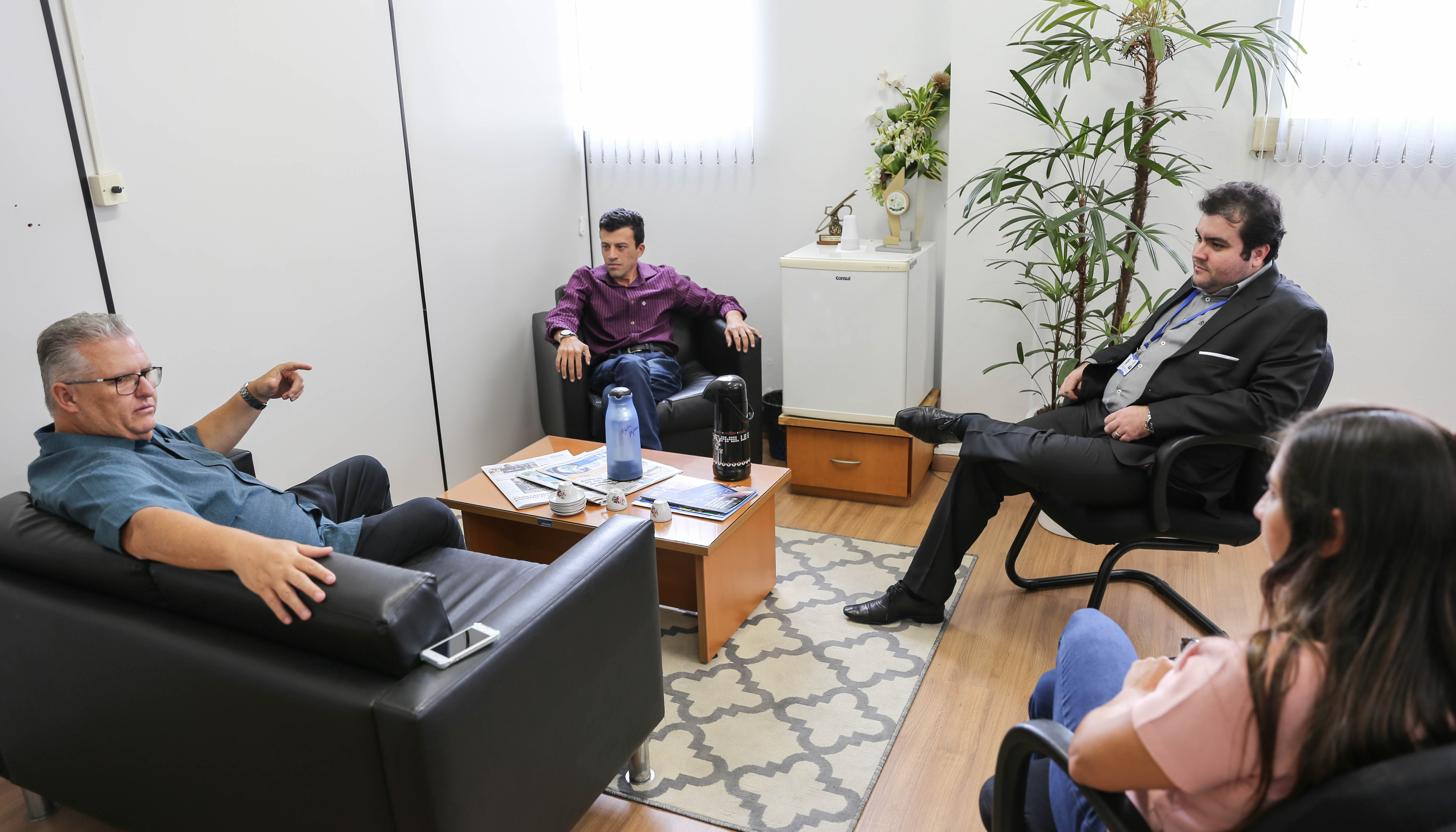 Presidente da Câmara conhece sistema de energia solar instalado no parlamento de Campo Bom