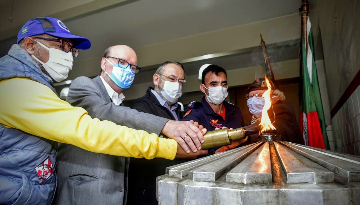 Presidente da Câmara participa da chegada do fogo simbólico a Novo Hamburgo