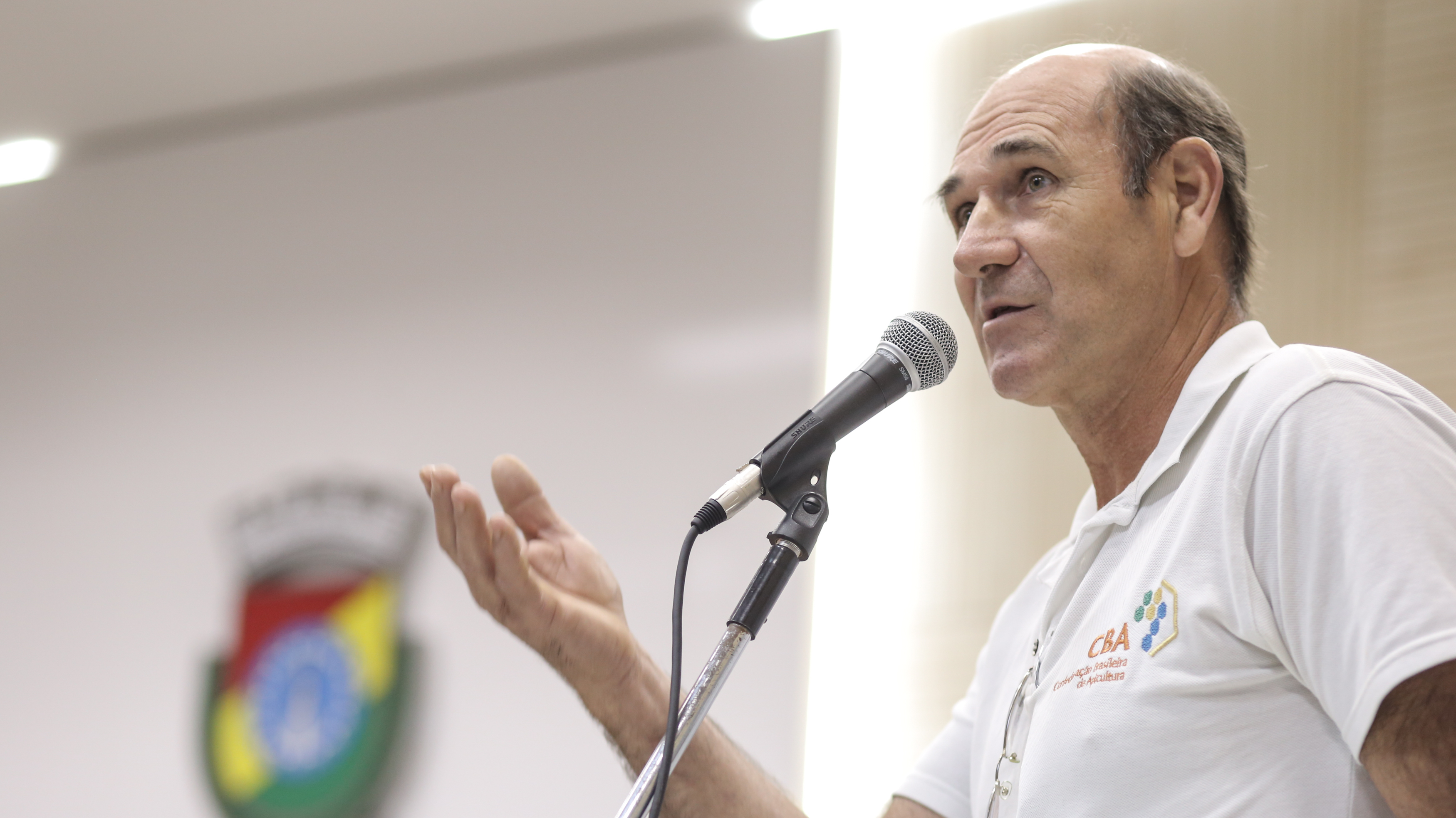 Presidente de associação apresenta trabalho dos apicultores hamburguenses