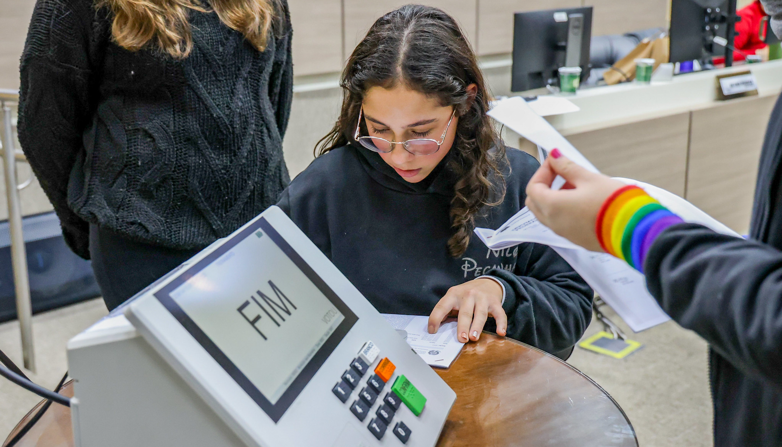 Primeira fase do processo eleitoral do Projeto Vereador Mirim prepara estudantes para atuar como mesários