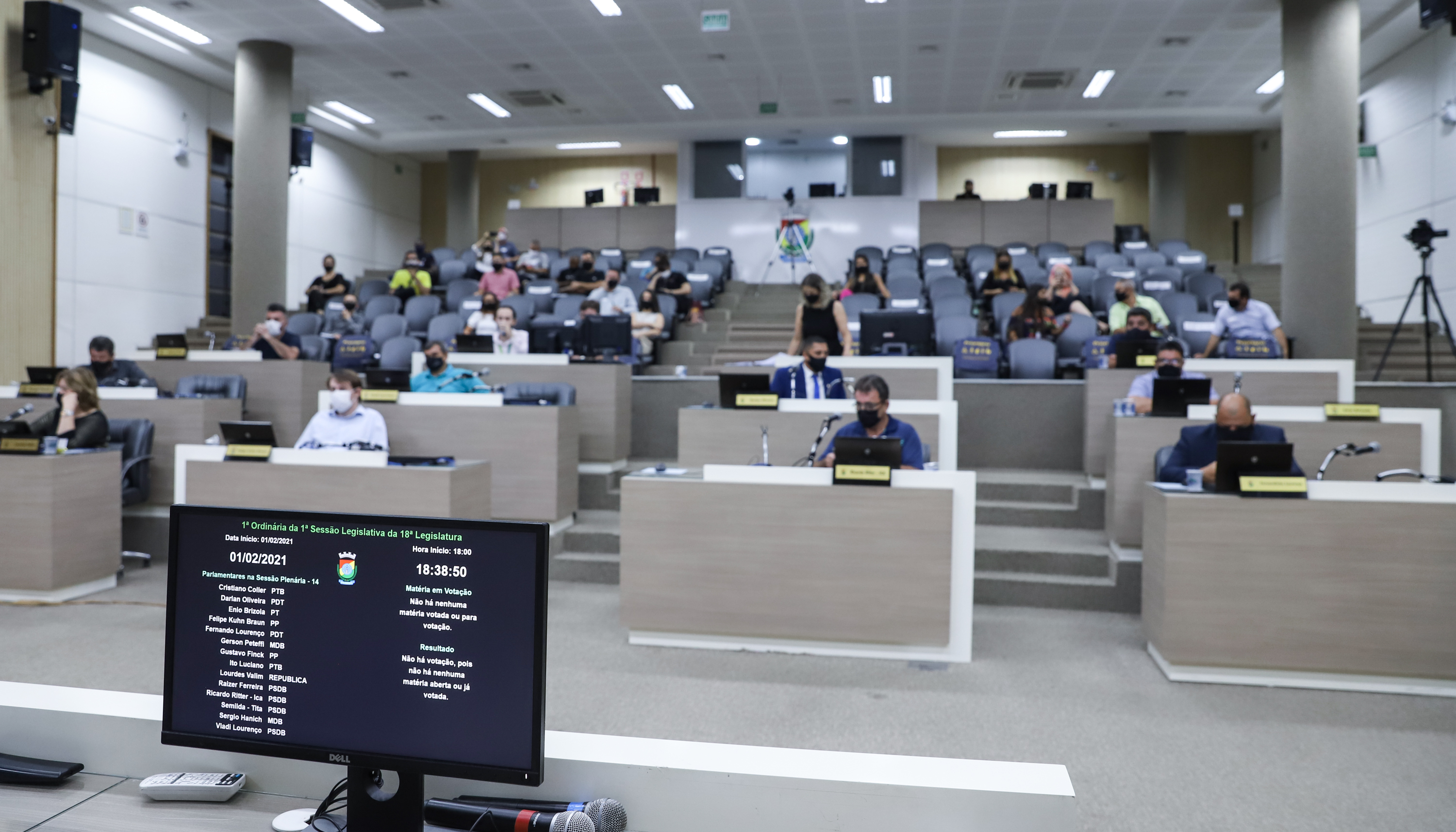 Primeira sessão ordinária da nova legislatura tem pauta extensa e criação de comissões especiais