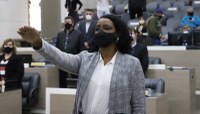 Primeira vereadora negra assume vaga no Parlamento