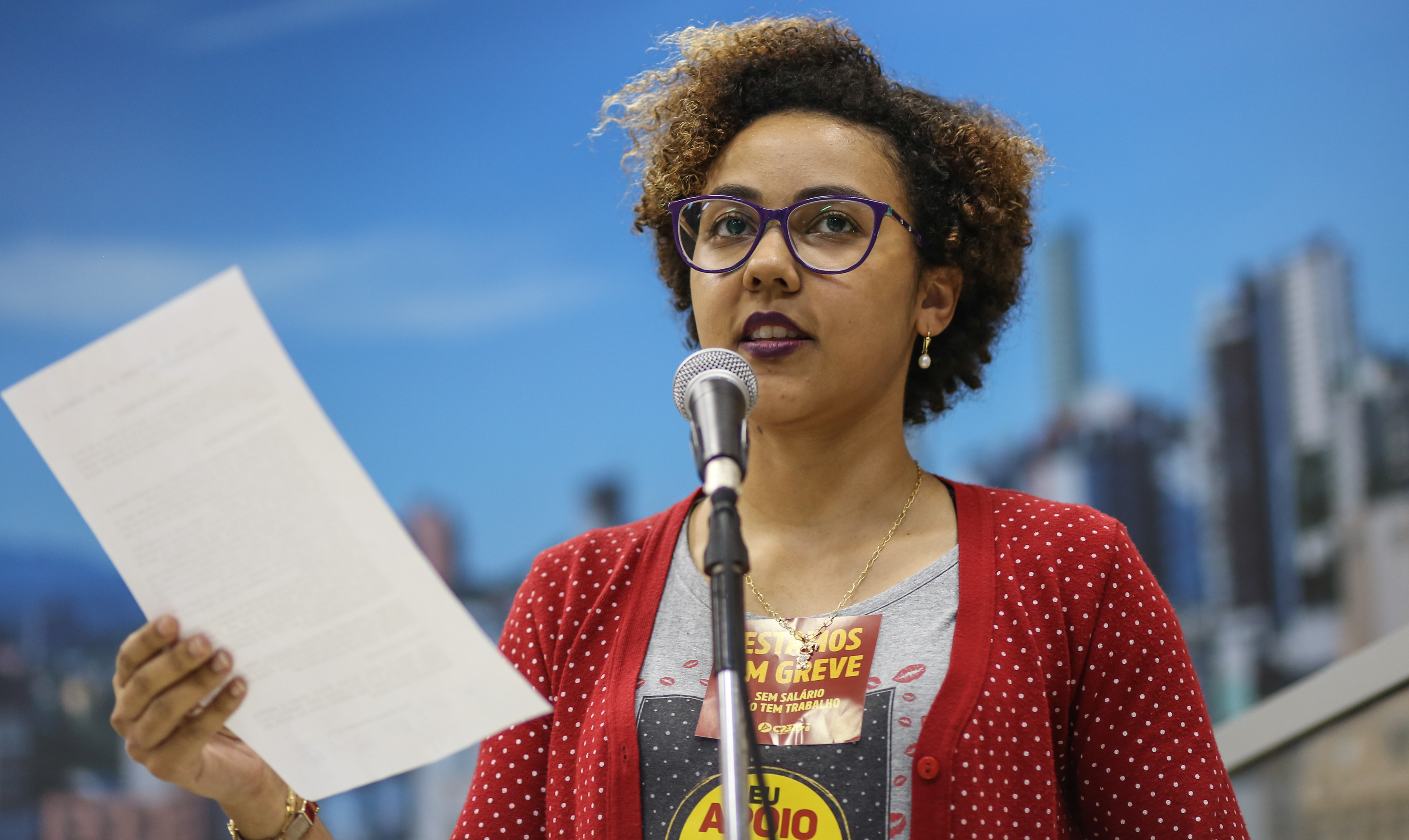 Professores da rede estadual emitem nota de esclarecimento sobre parcelamento e atraso de salários