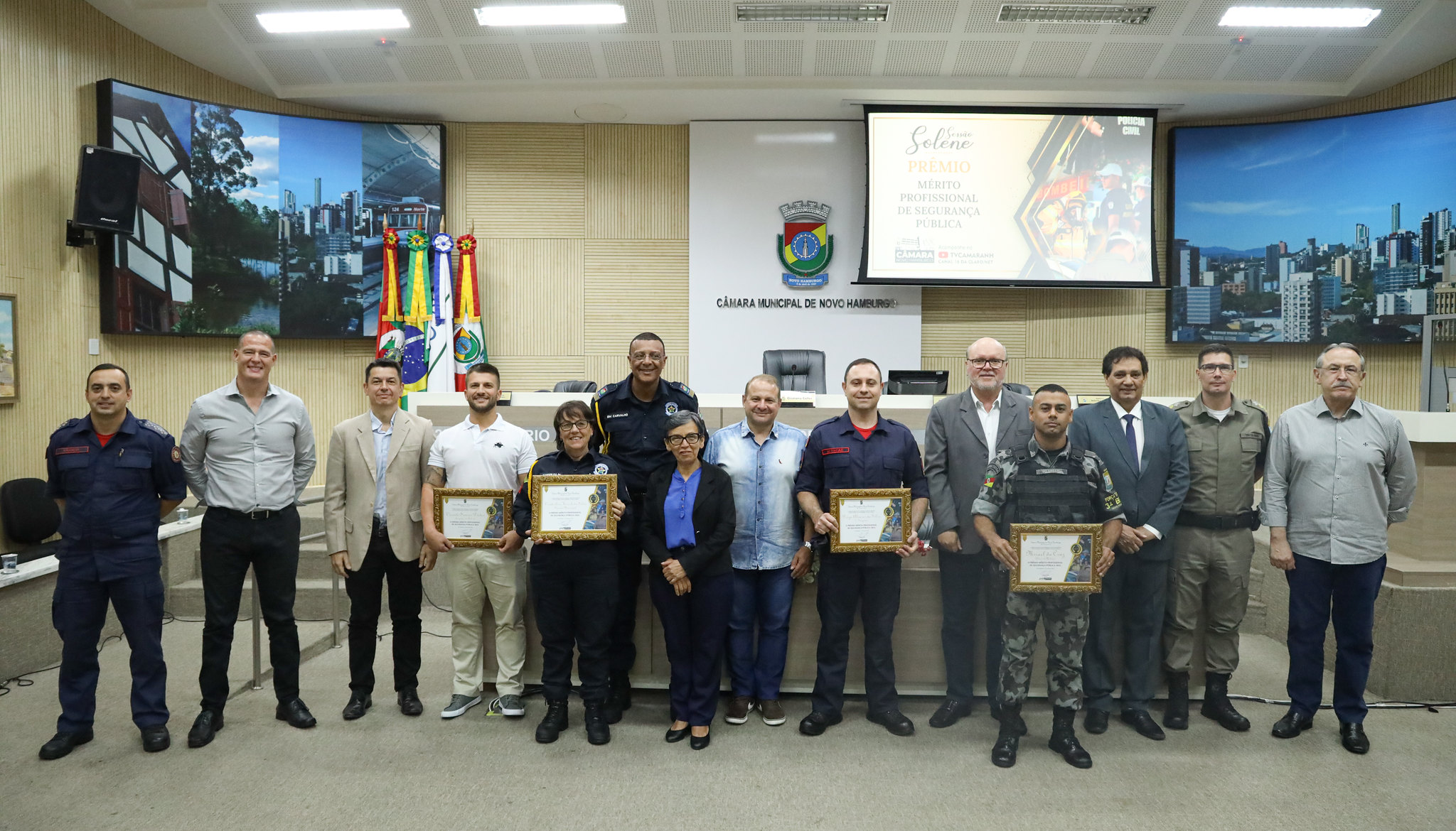 Profissionais de segurança pública são premiados por atos de bravura em 2022