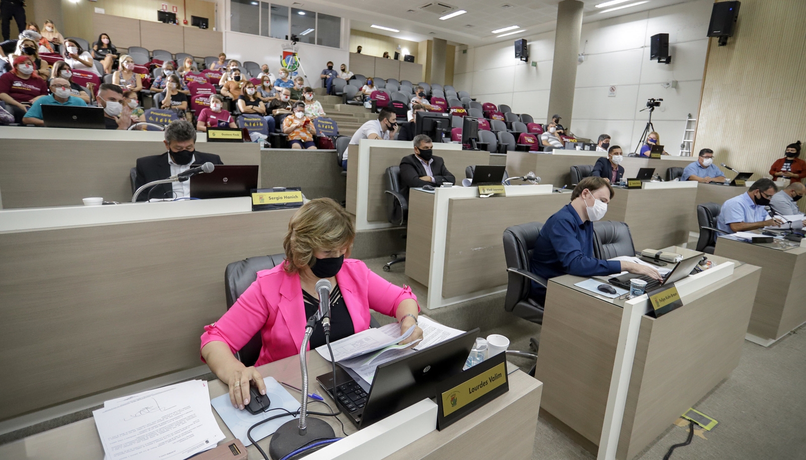 Projeto aprovado atualiza licença para servidores em casos de paternidade ou adoção