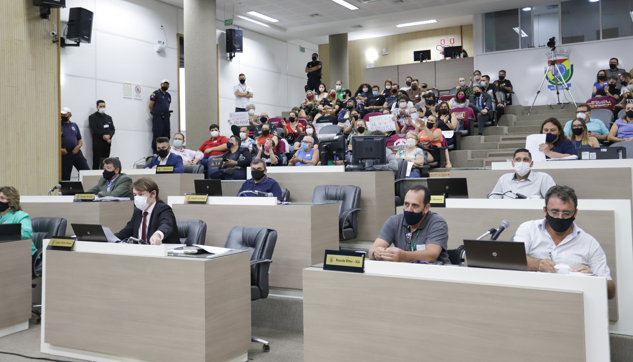 Projeto aprovado atualiza requisitos de acesso para quatro cargos de professor da rede municipal