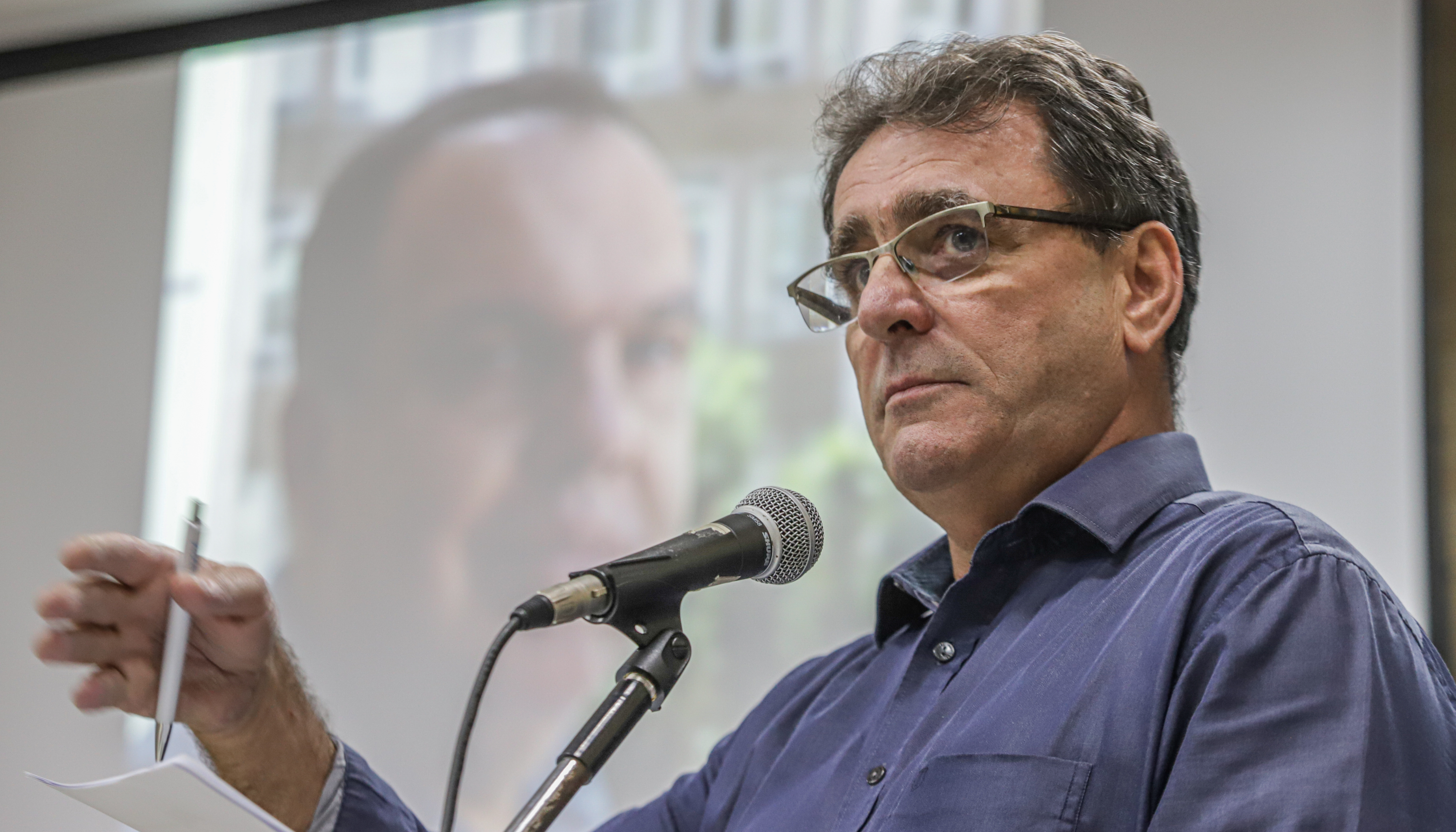 Projeto aprovado batiza rua em homenagem ao chargista Tacho