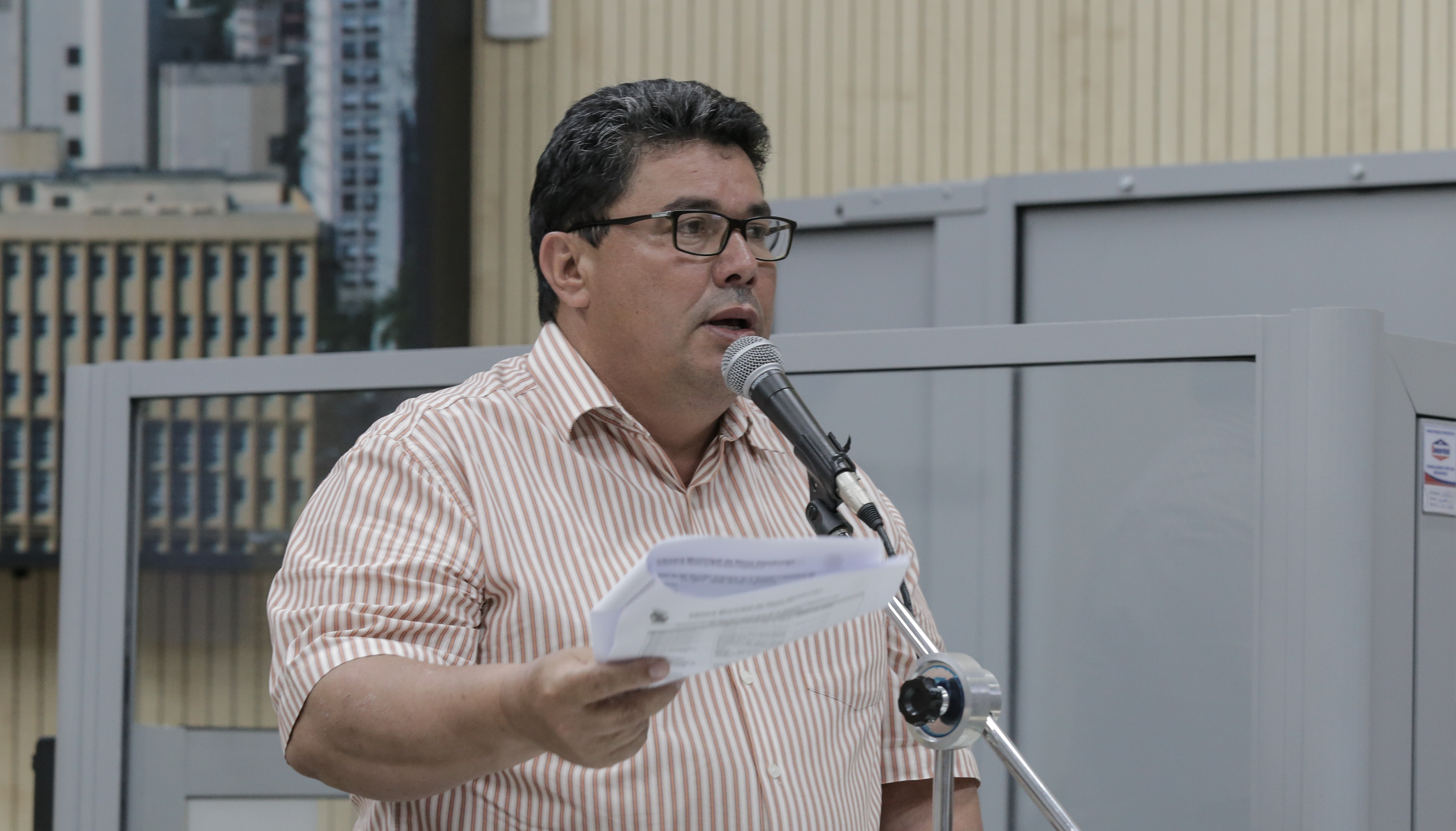 Projeto aprovado estabelece instalação de painéis solares em prédios públicos   