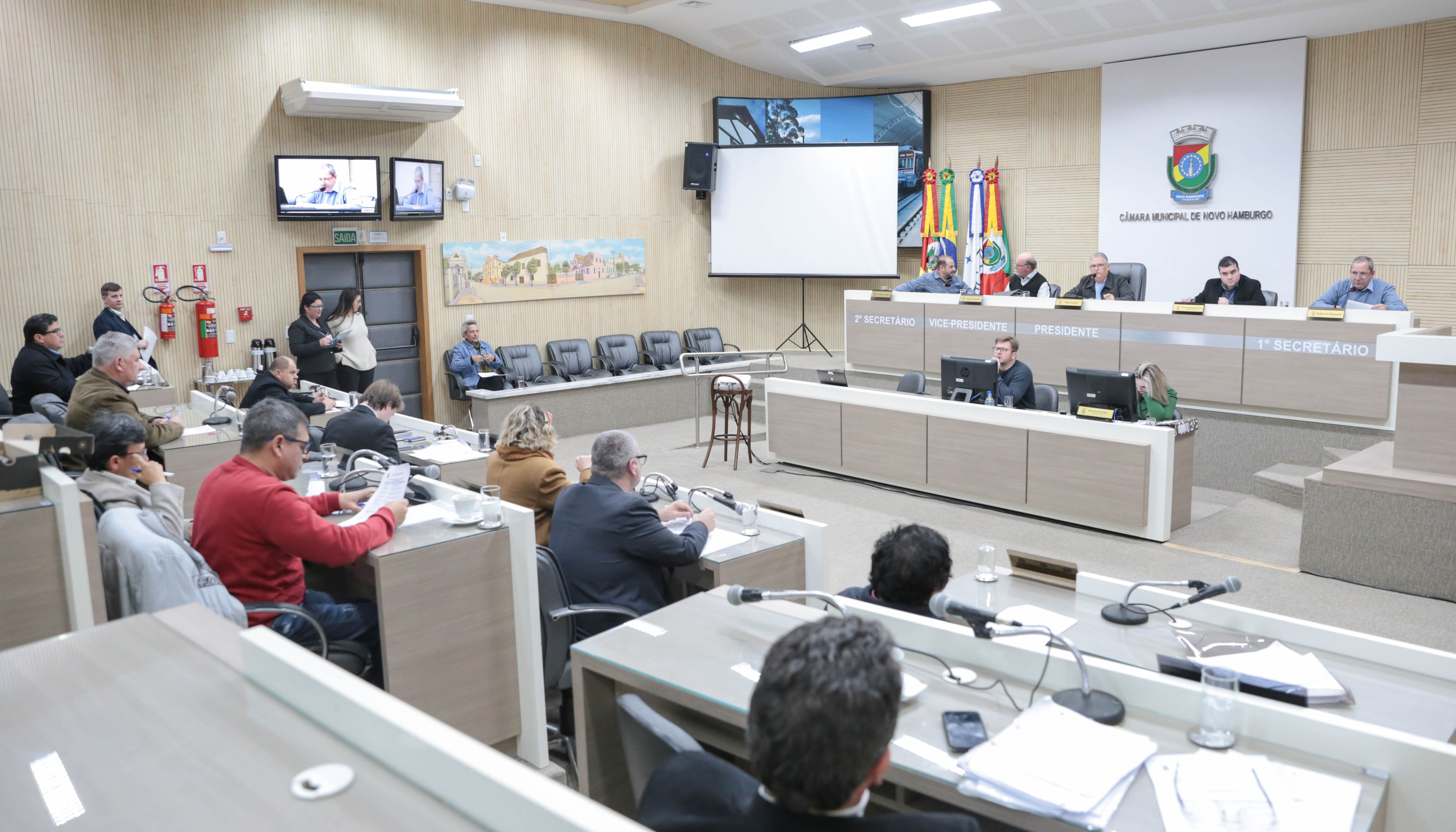 Projeto aprovado incrementa quadro de servidores do Município com 512 novas vagas