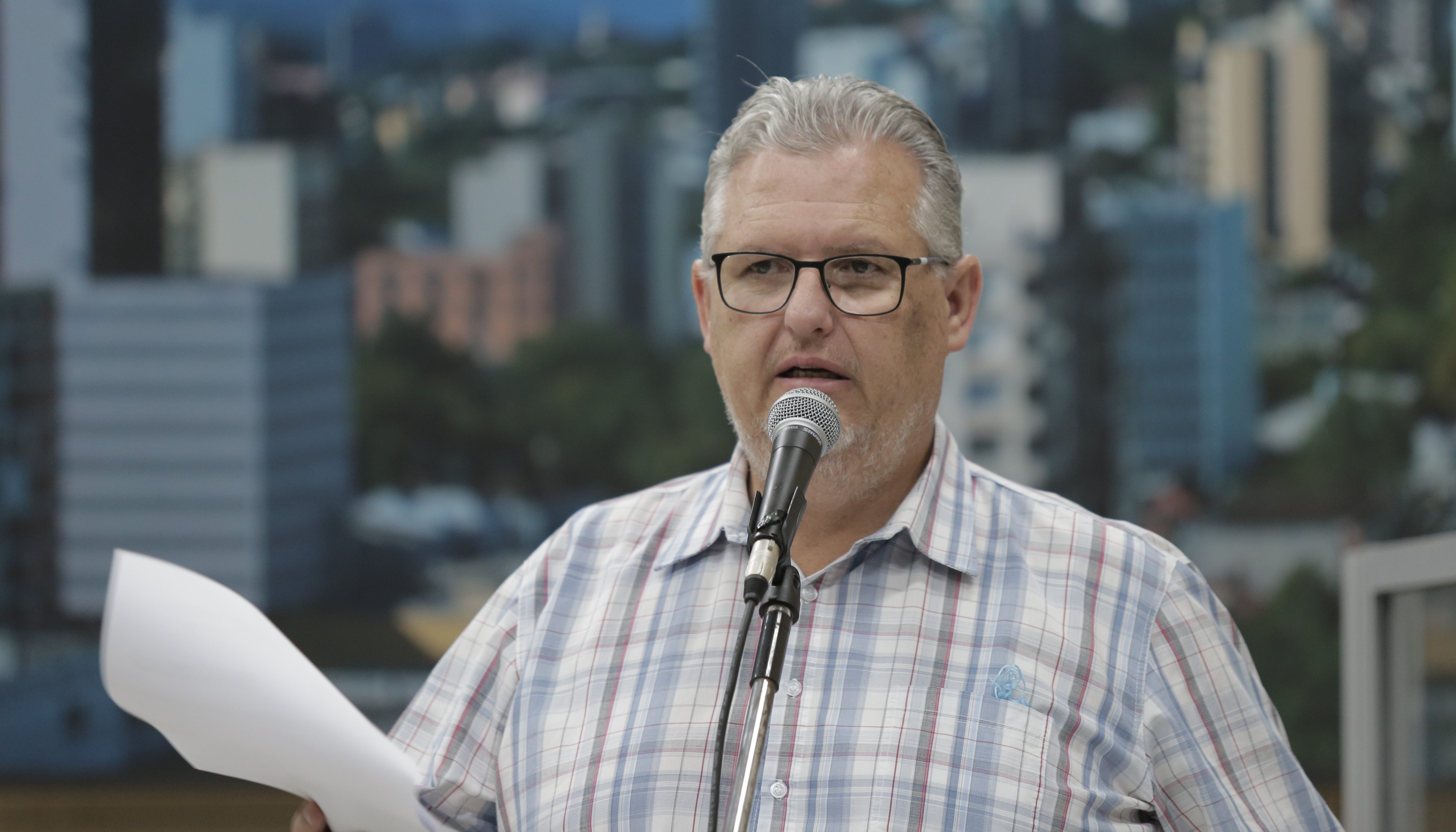 Projeto aprovado obriga nivelamento de bueiros em ruas e calçadas